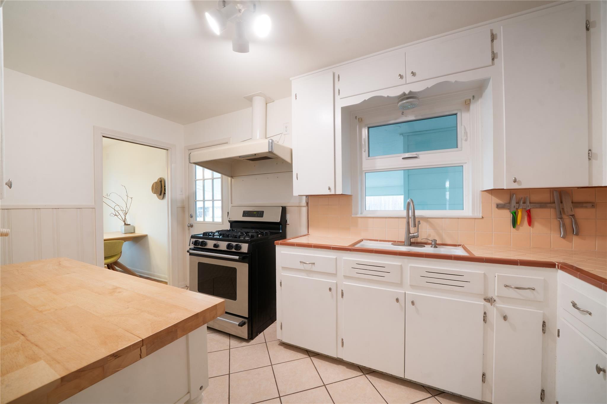 6313 Wild St Property Photo 4