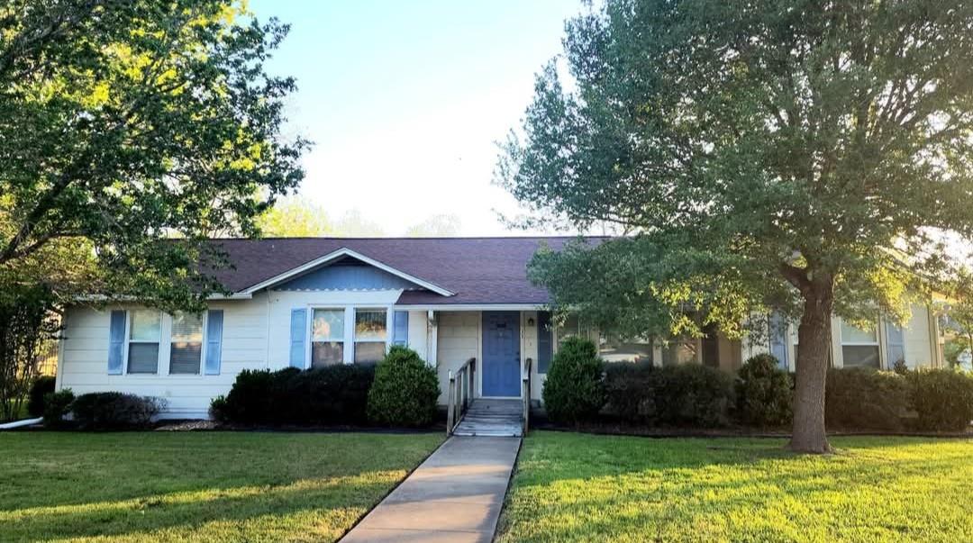 122 N Avenue E Ave Property Photo 2