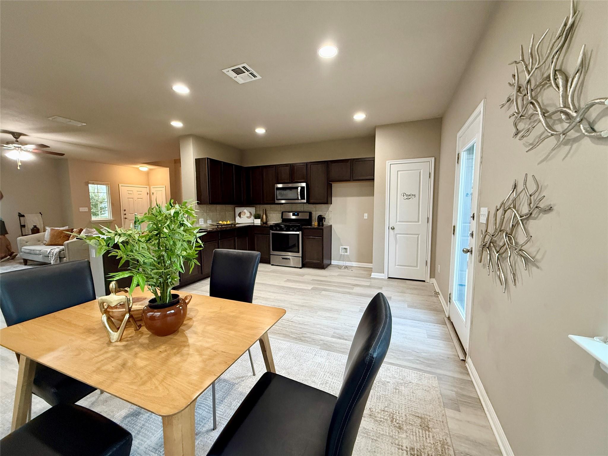 202 Mossycup Dr Property Photo 5