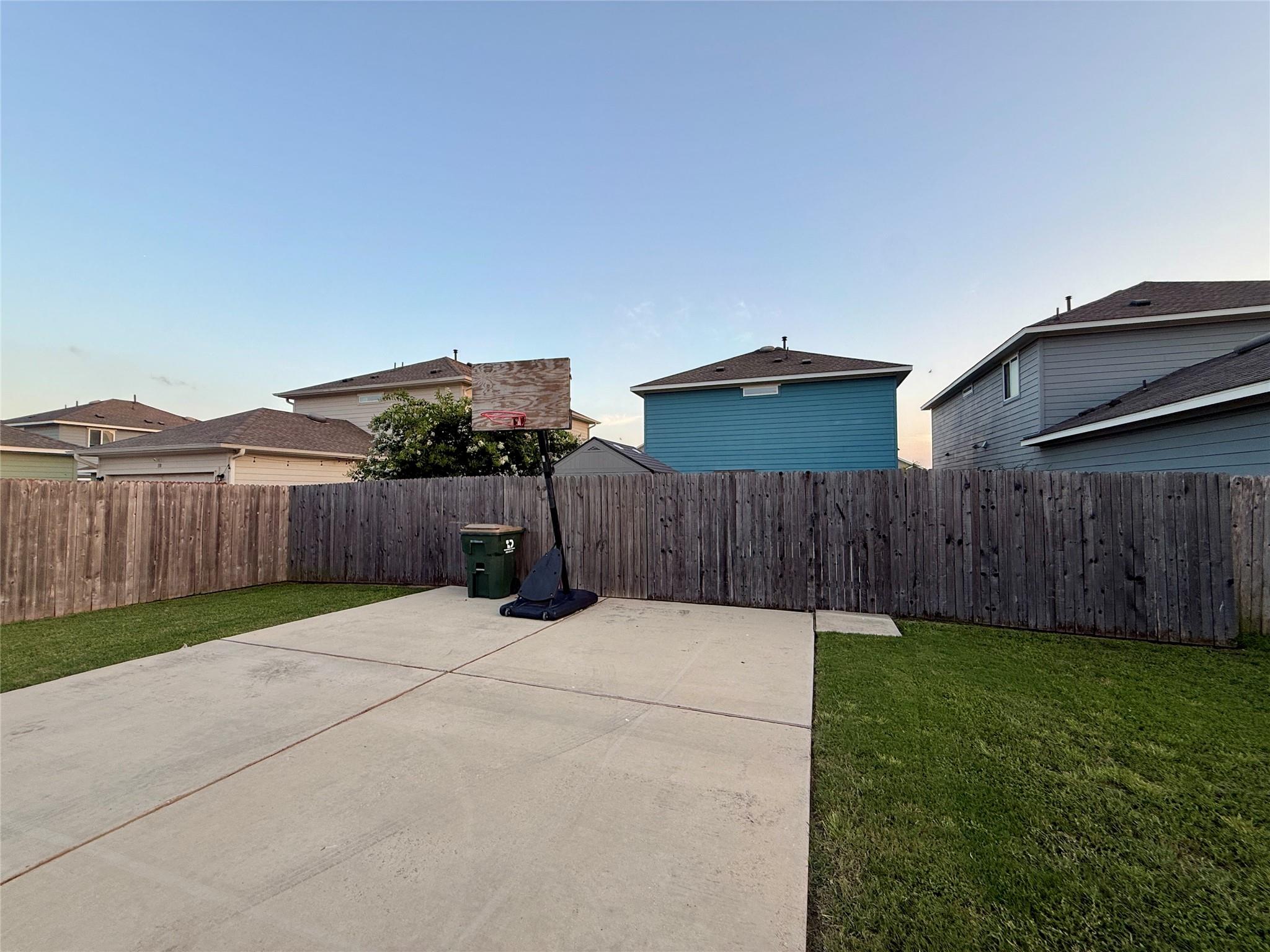 202 Mossycup Dr Property Photo 23