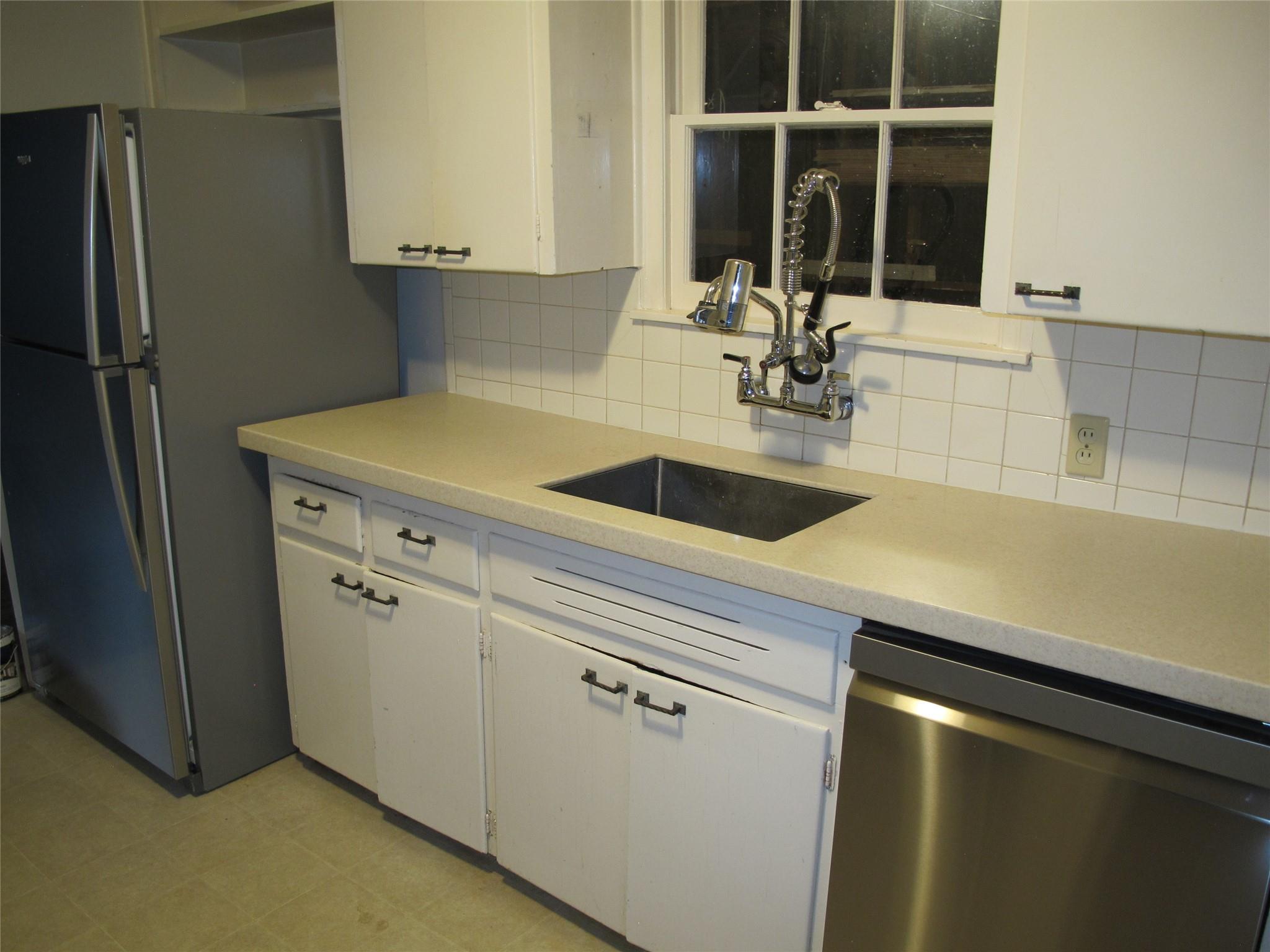 7 Scott Cres Property Photo 3