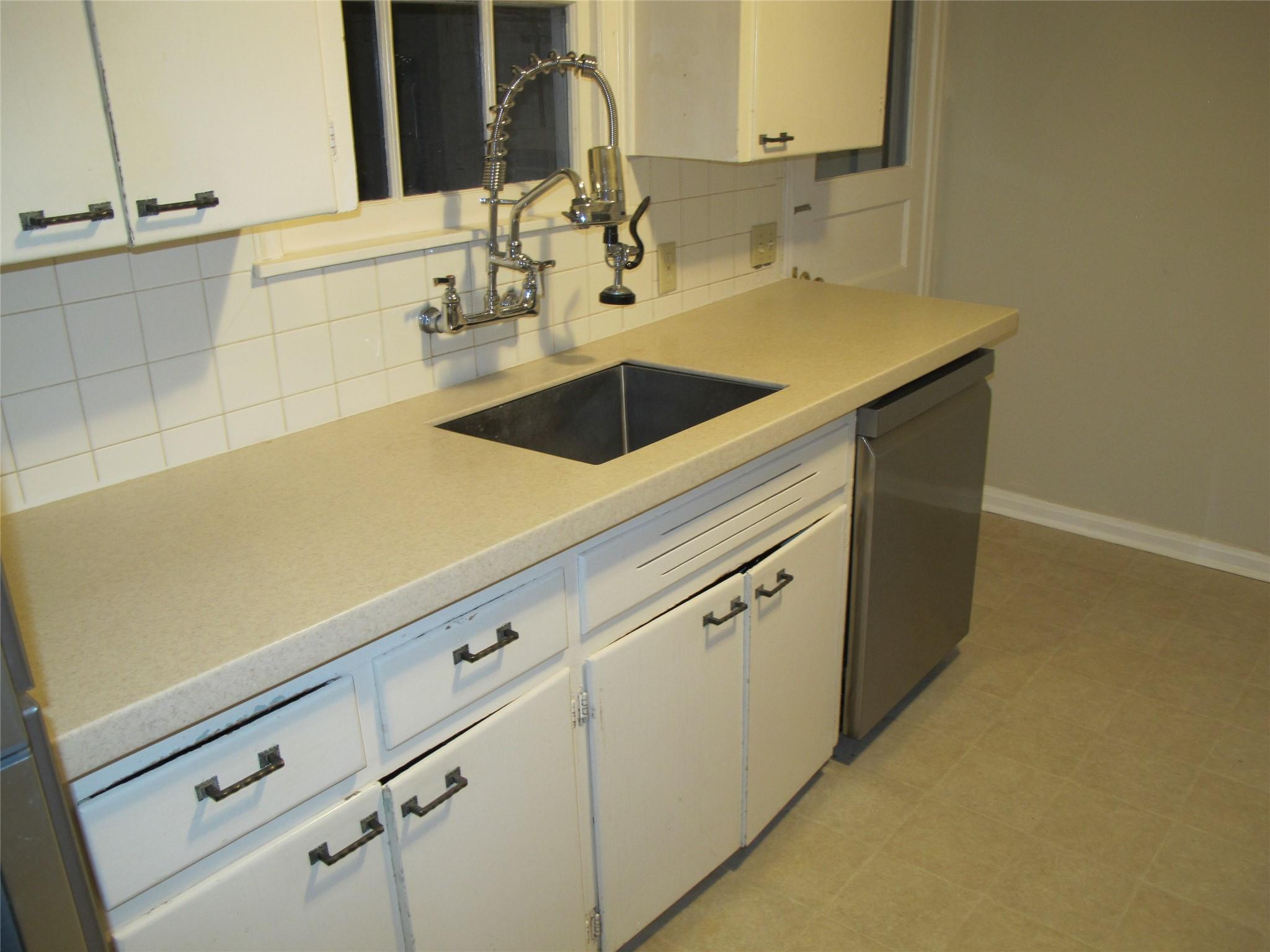 7 Scott Cres Property Photo 4