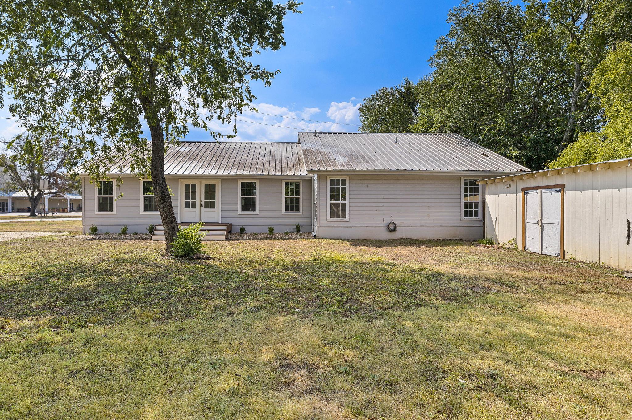 205 E Myrtle Ln Property Photo 8