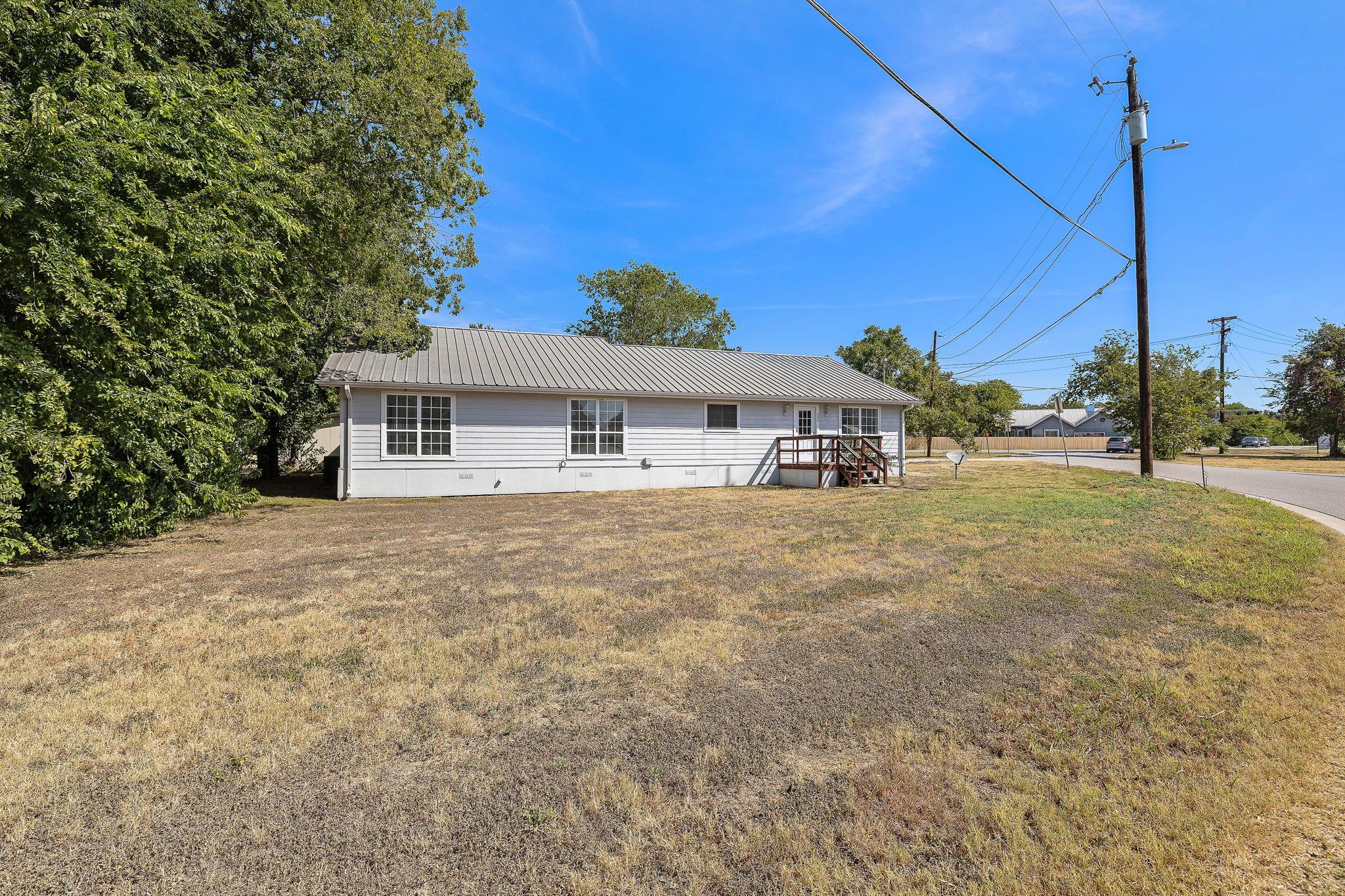 205 E Myrtle Ln Property Photo 15