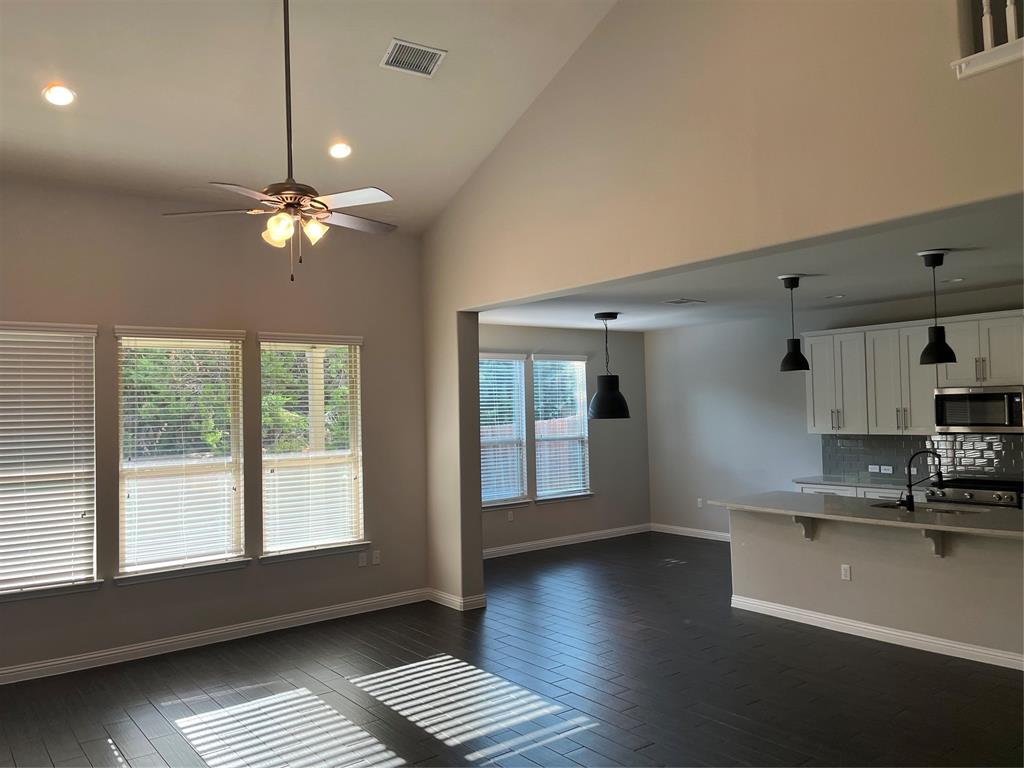 9404 Privet Dr Property Photo 6
