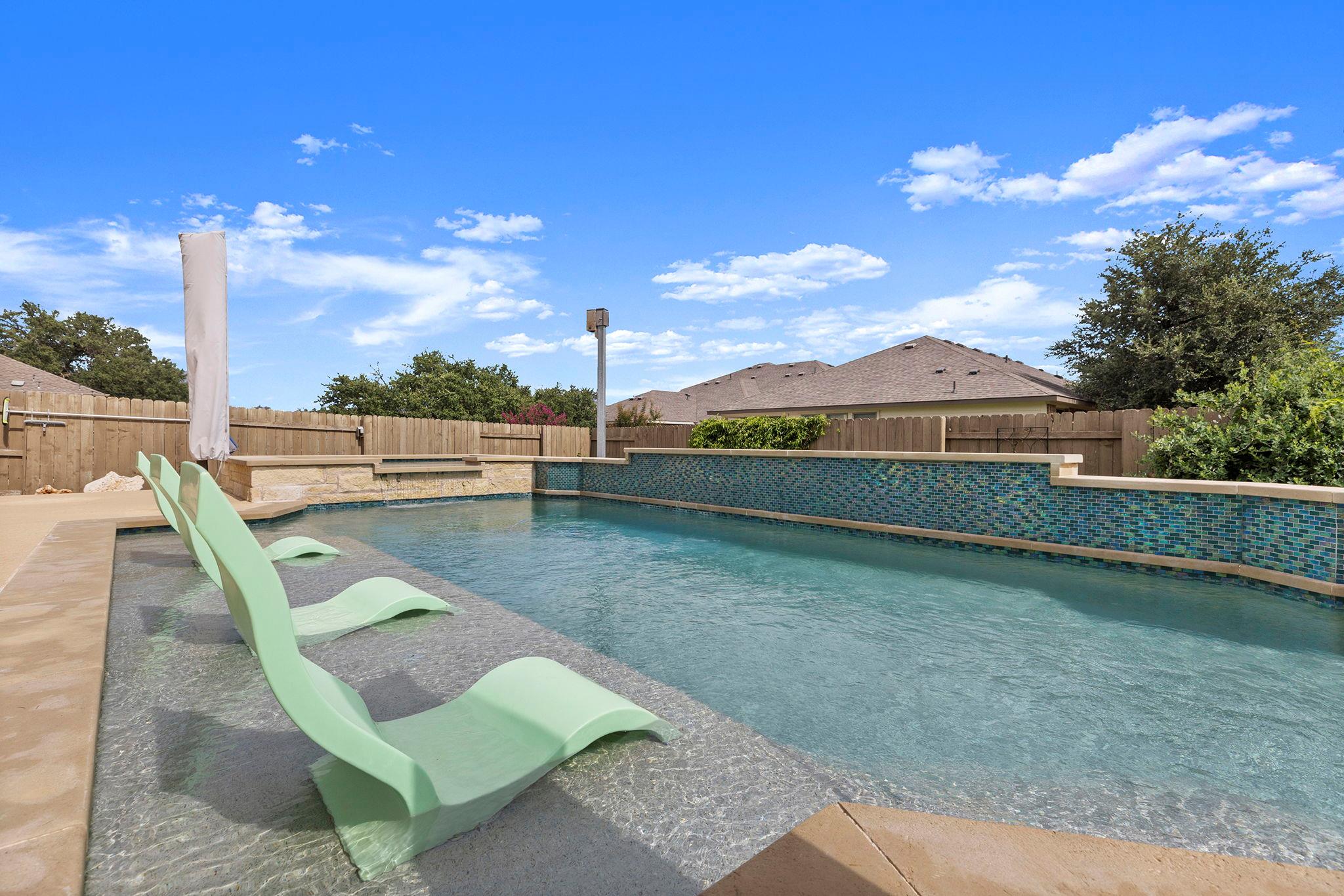 525 Scenic Bluff Dr Property Photo 1