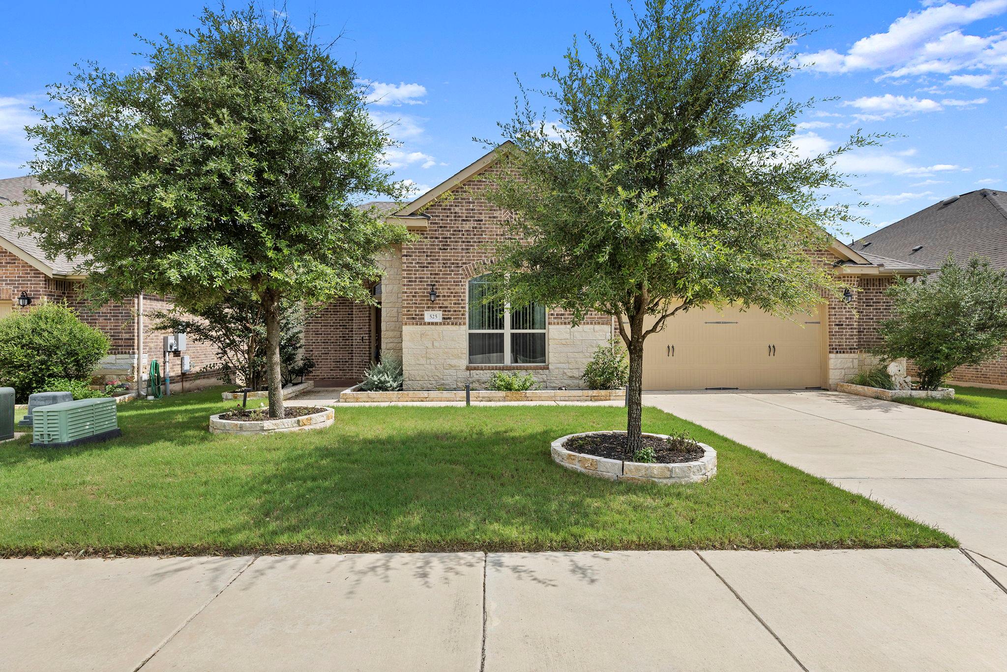 525 Scenic Bluff Dr Property Photo 2