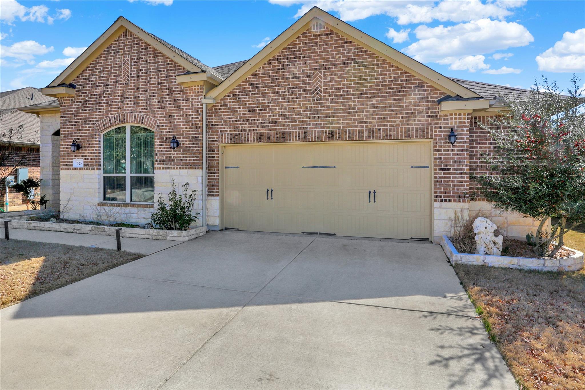 525 Scenic Bluff Dr Property Photo 3
