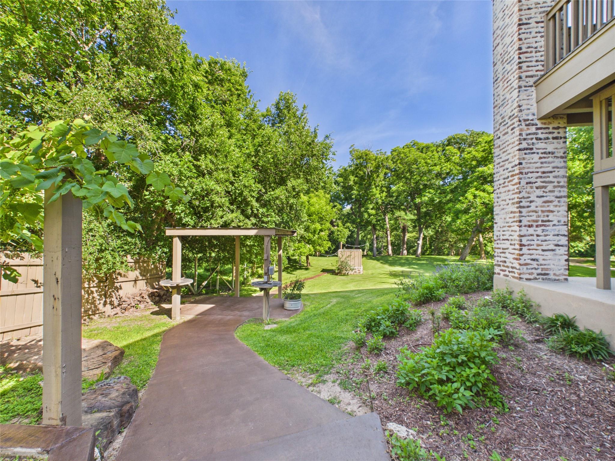 1238 Sleepy Hollow Ln Property Photo 9
