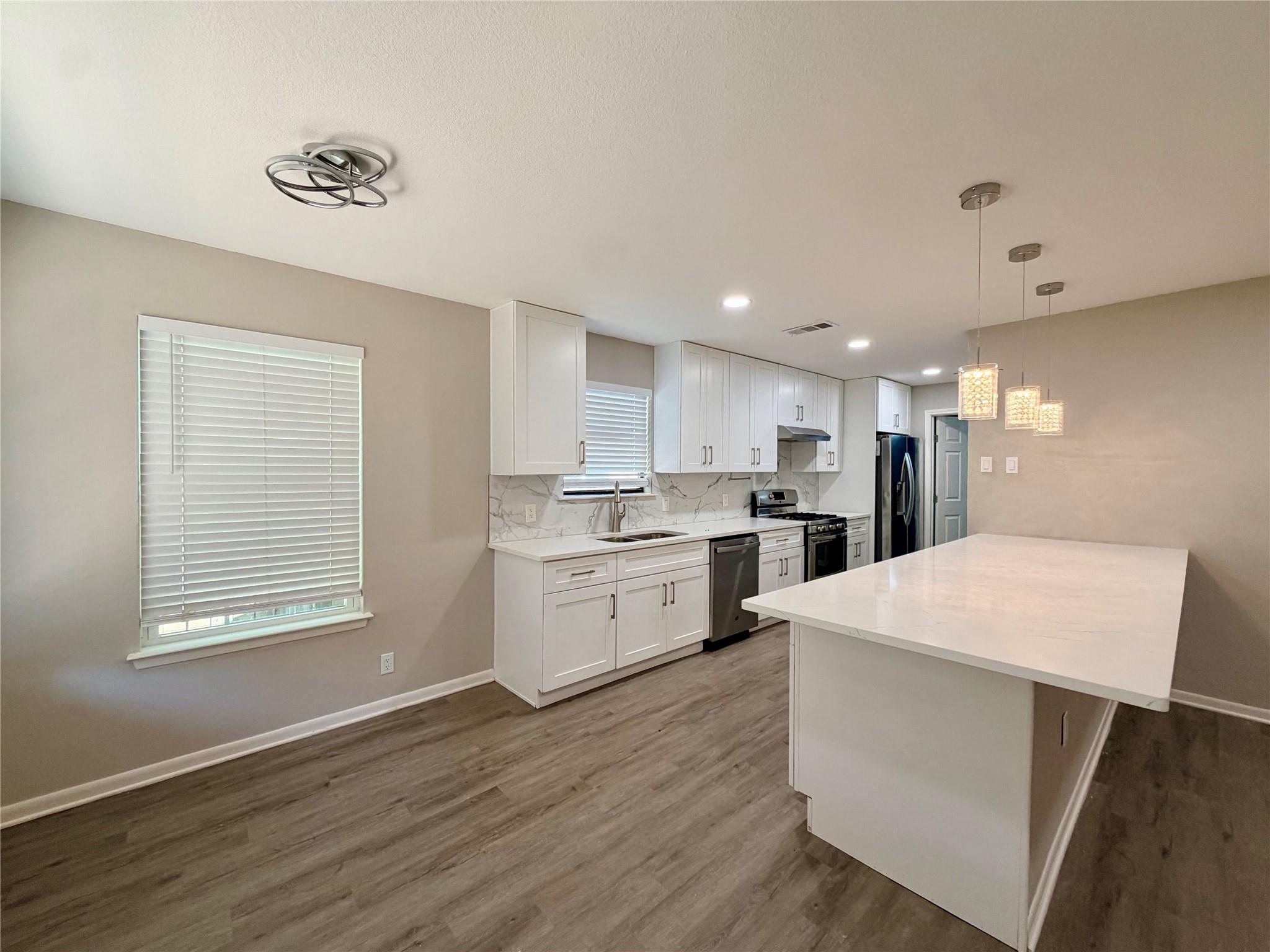 1403 Long Branch Dr Property Photo 2