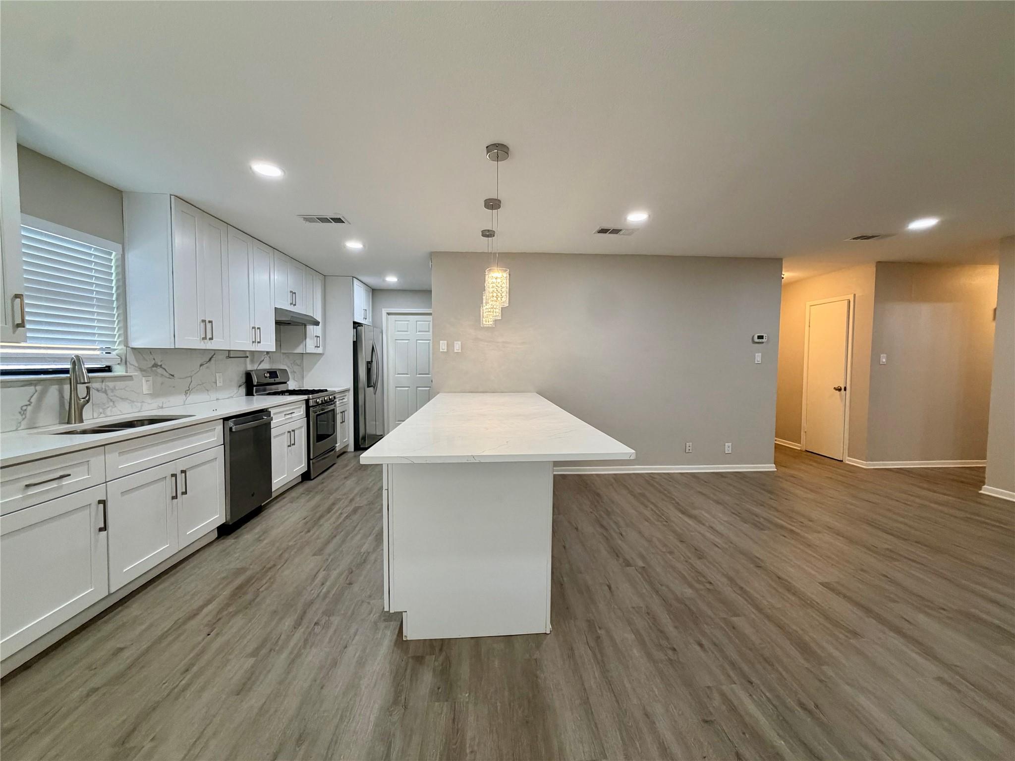 1403 Long Branch Dr Property Photo 3