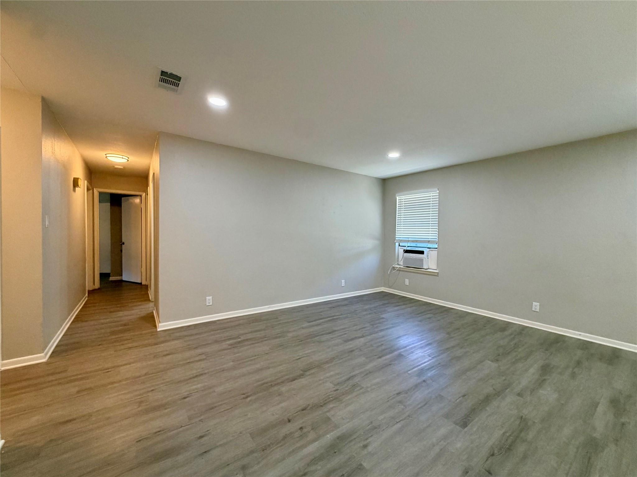 1403 Long Branch Dr Property Photo 4