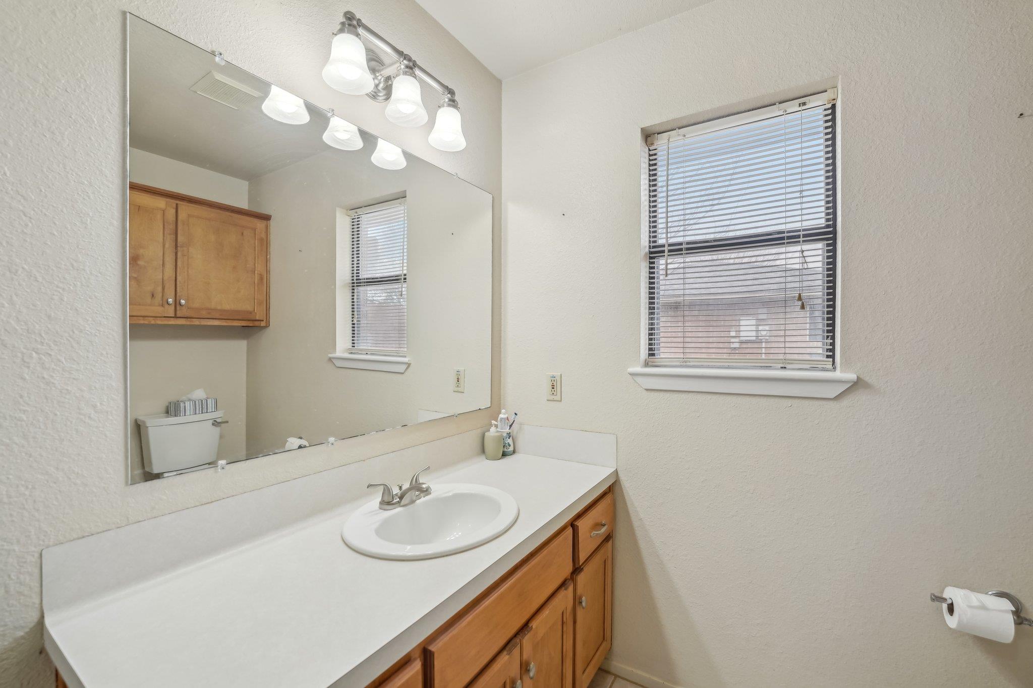 402 Laurel St Property Photo 16