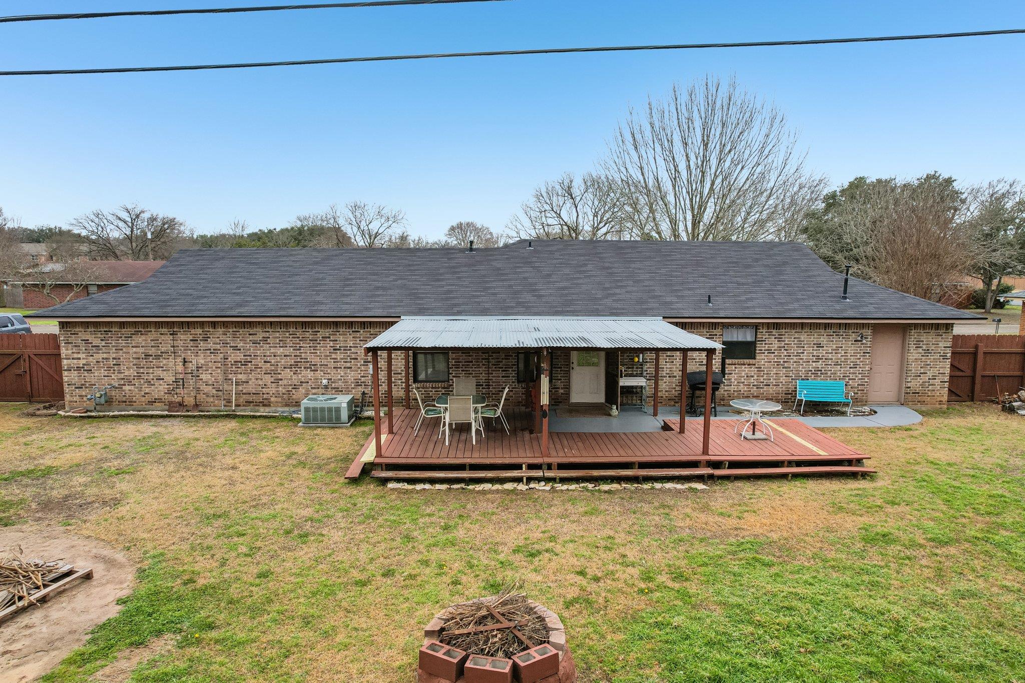 402 Laurel St Property Photo 32