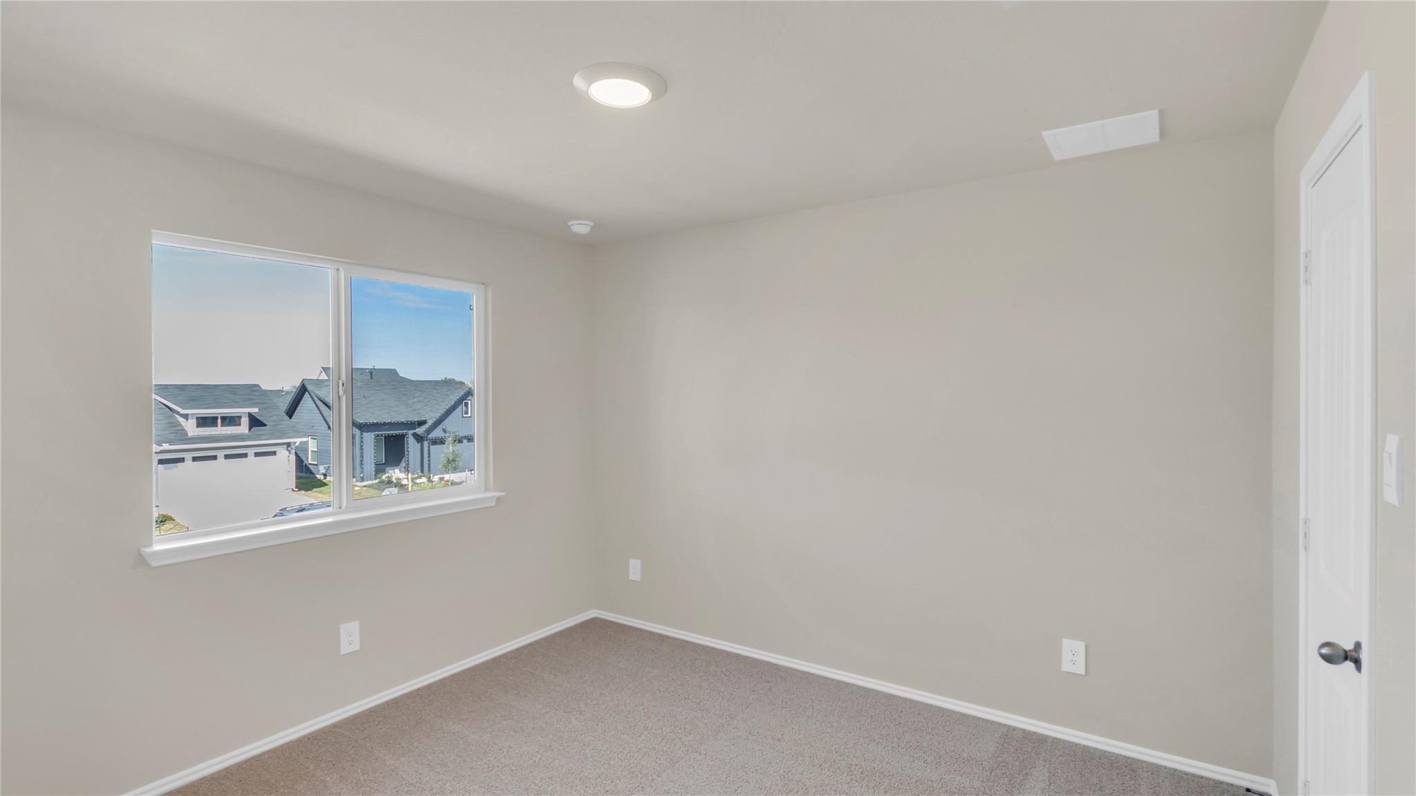 261 Ebbsfleet Dr Property Photo 28