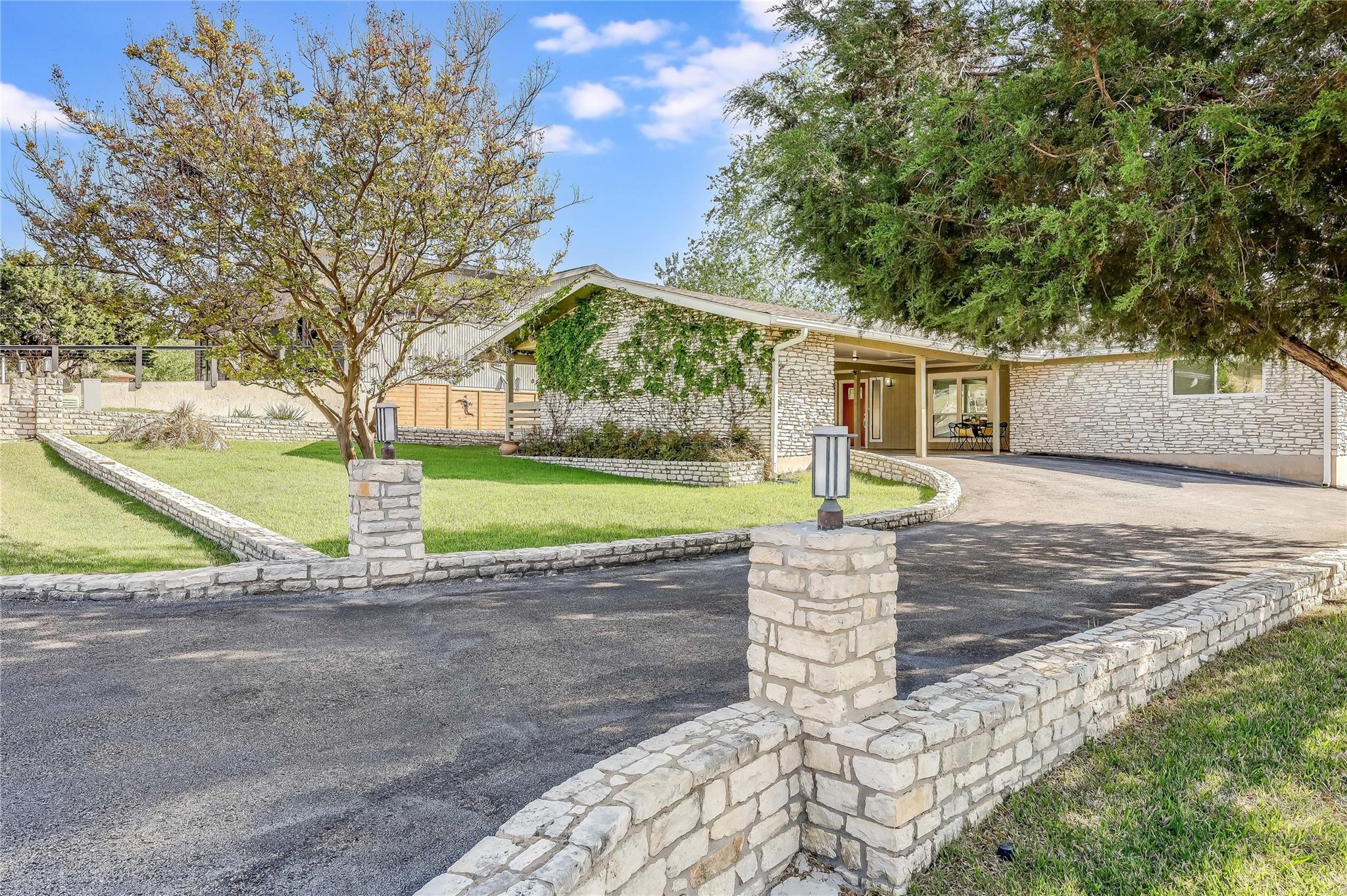 2802 Douglas Cv Property Photo 3