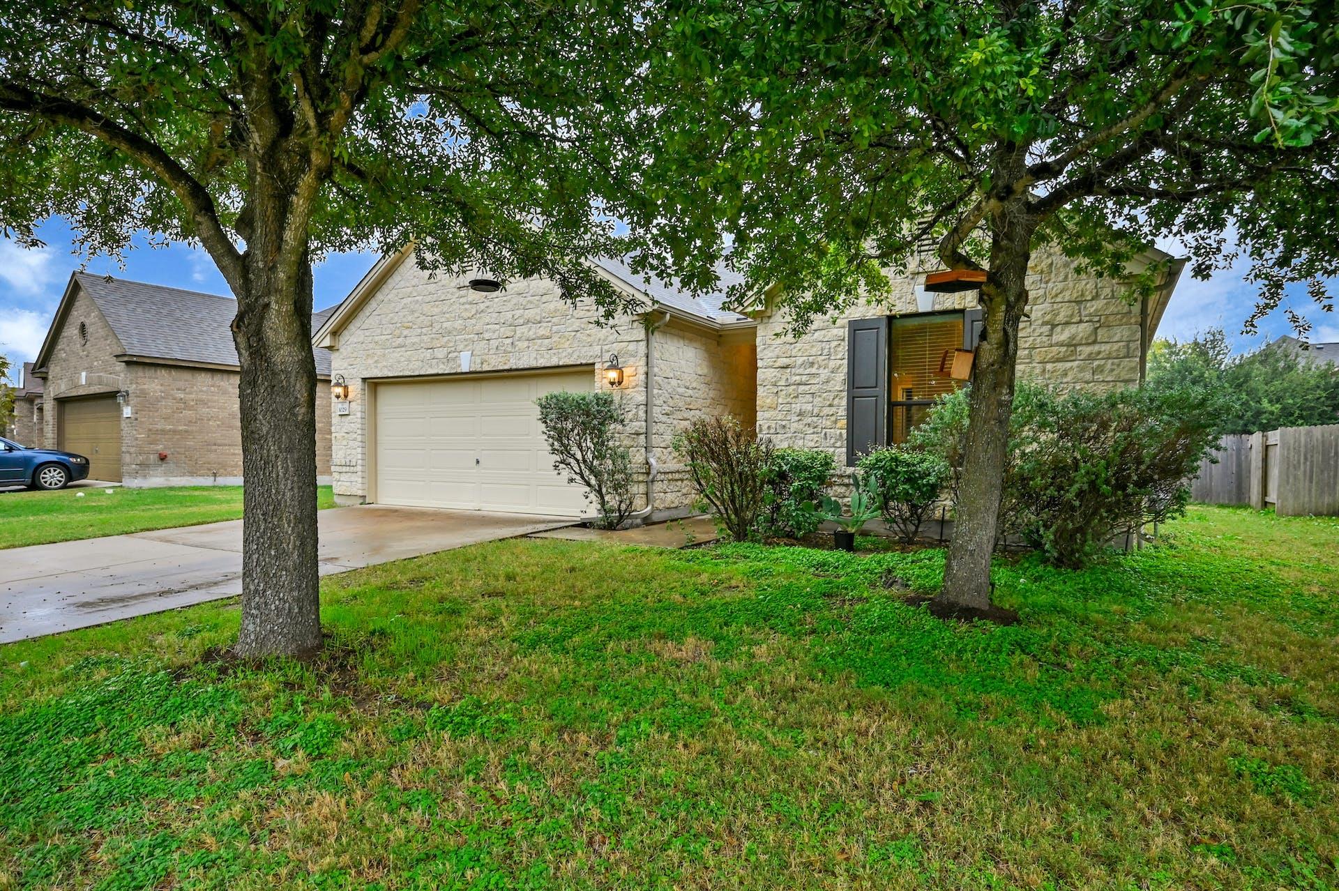 1029 Hyde Park Dr Property Photo 2