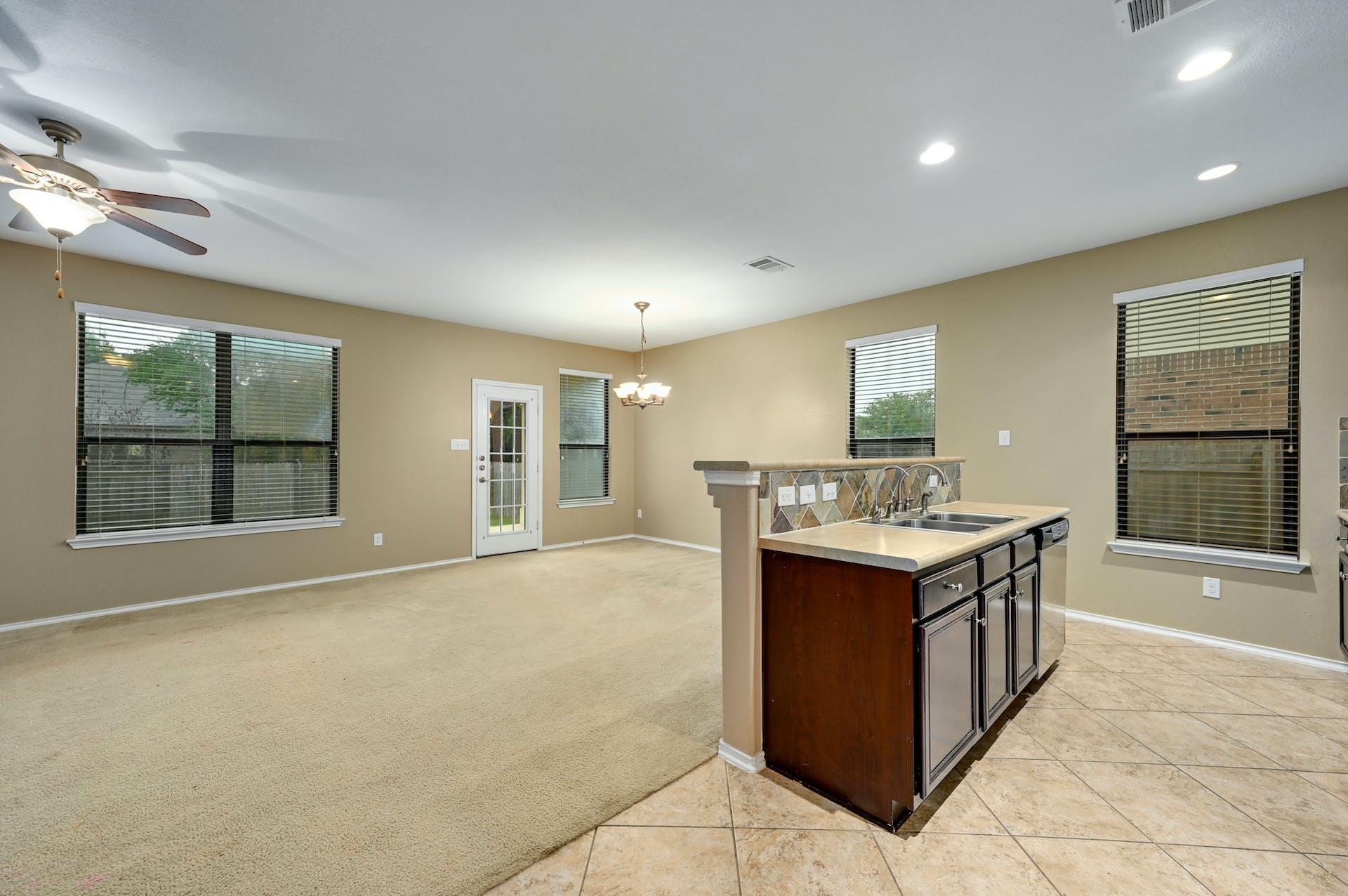 1029 Hyde Park Dr Property Photo 7