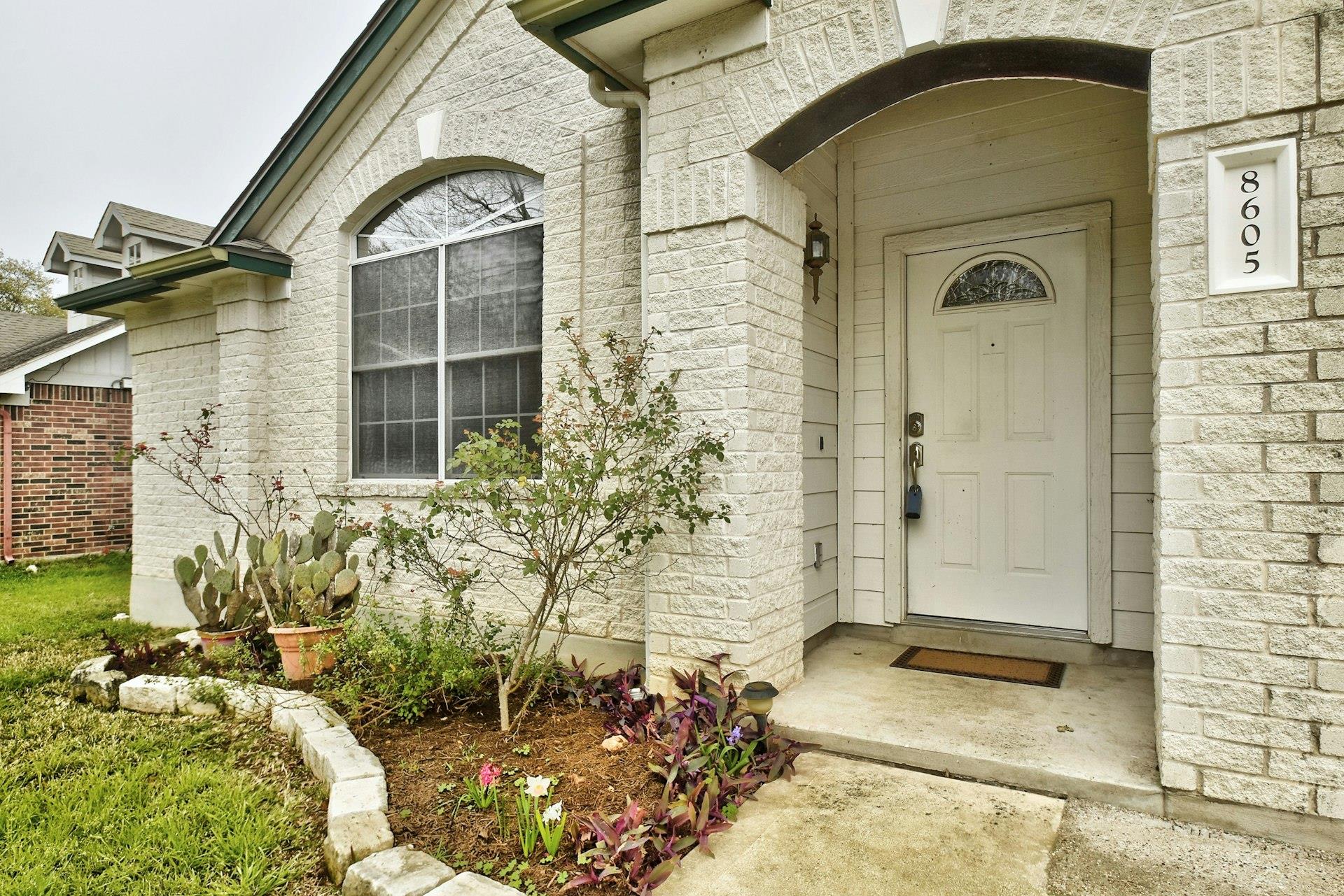 8605 Ganttcrest Dr Property Photo 3
