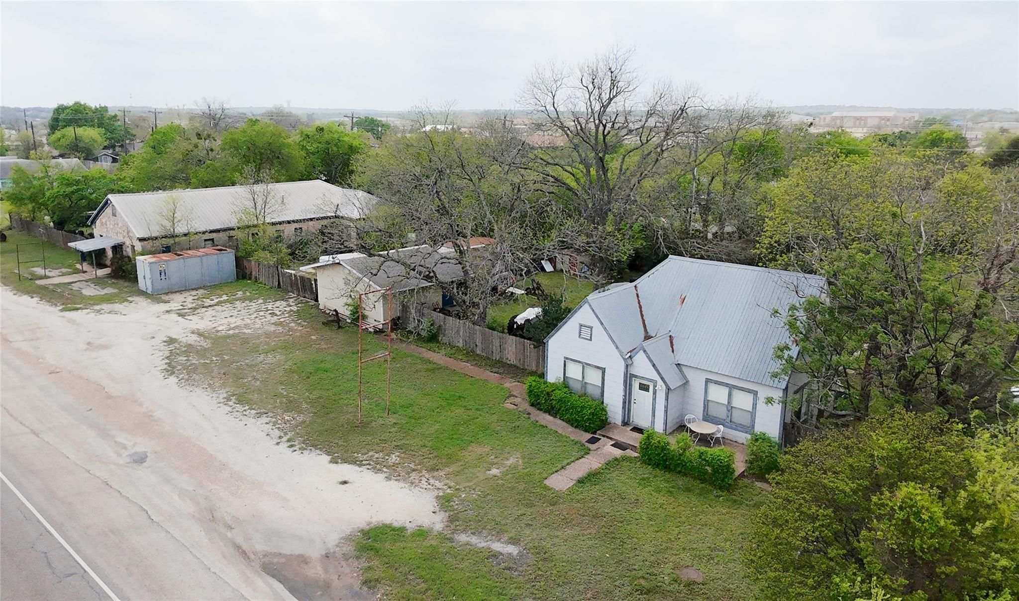201-205 S Highway 183 Property Photo 2