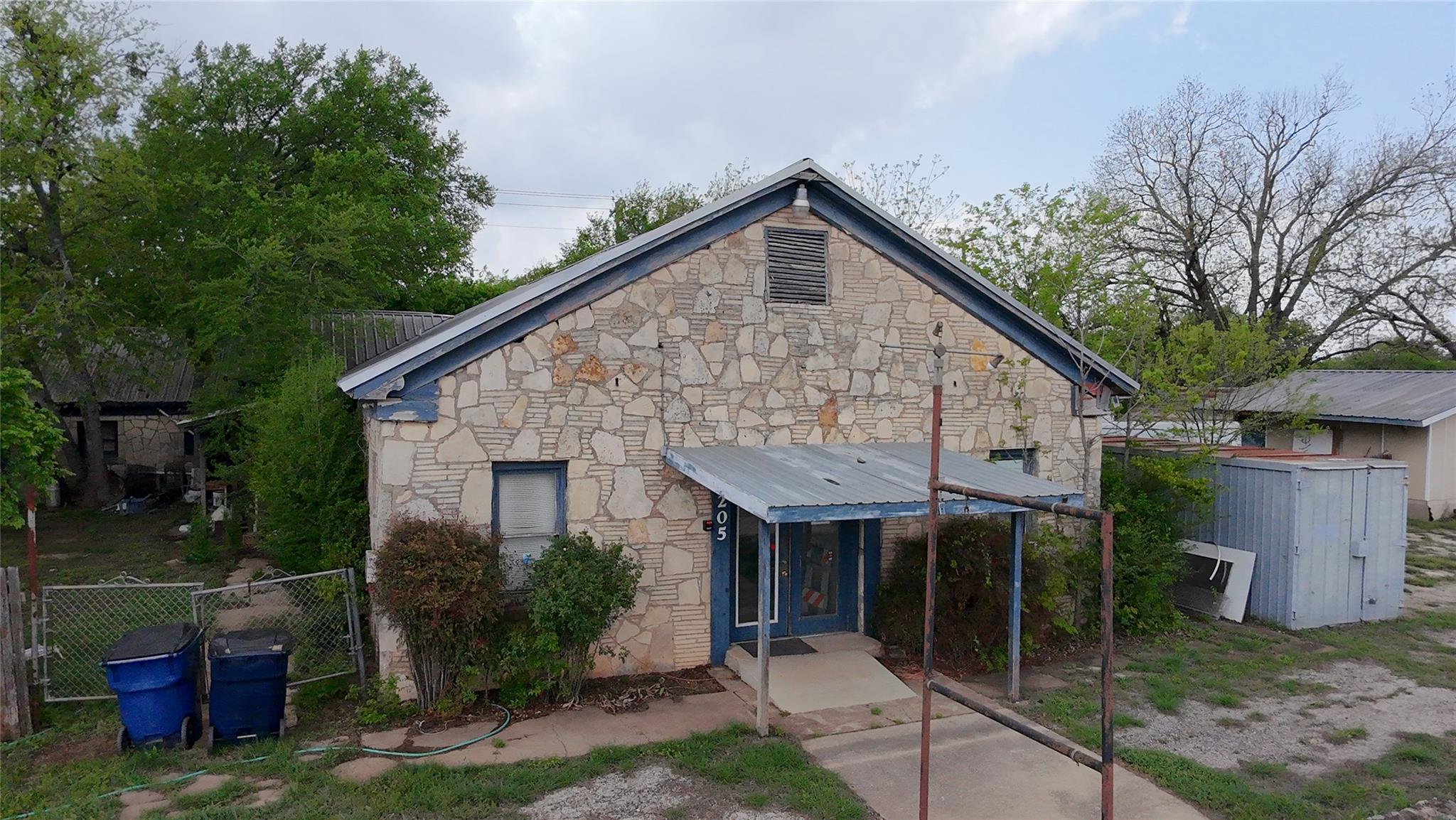 201-205 S Highway 183 Property Photo 3