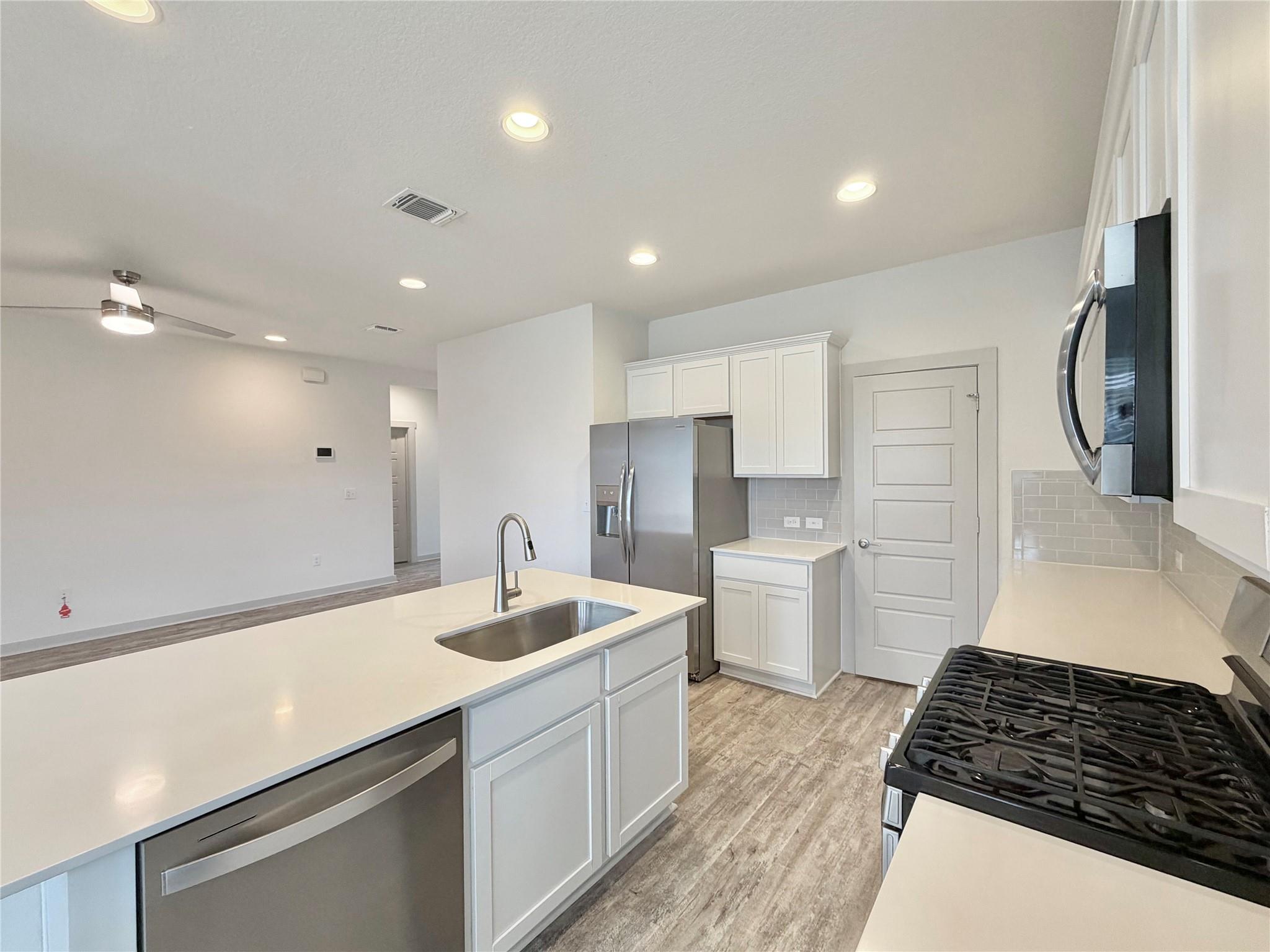10214 Norshire Ln Property Photo 8