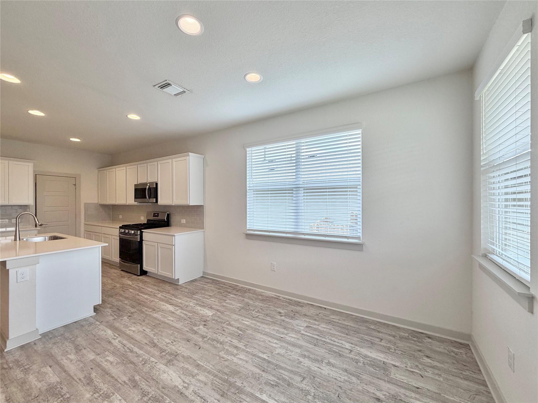 10214 Norshire Ln Property Photo 11