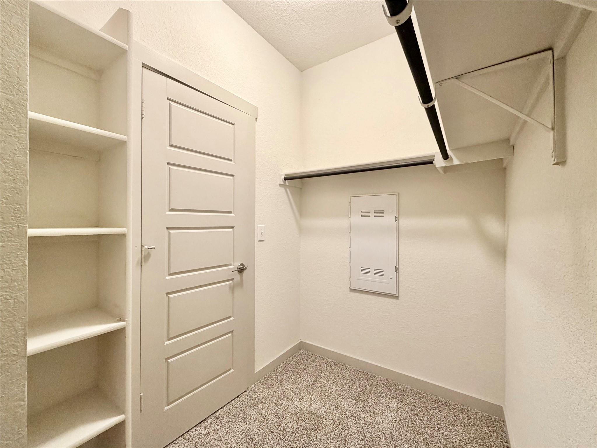10214 Norshire Ln Property Photo 17