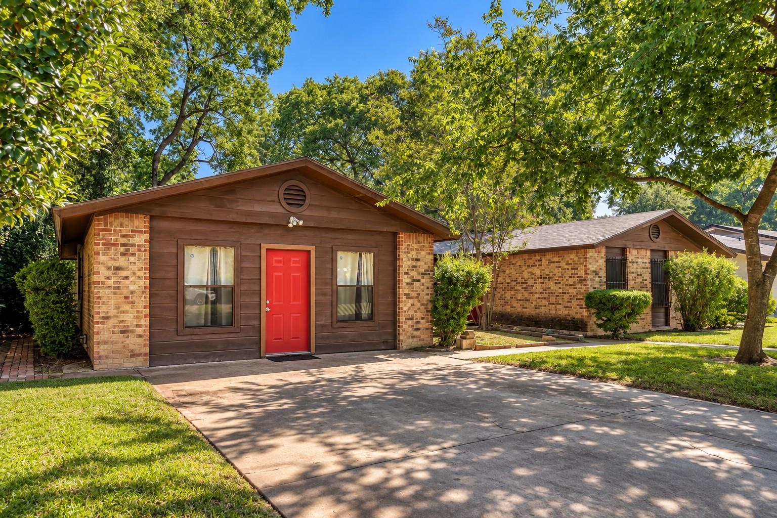 5800 Coolbrook Dr Property Photo 3