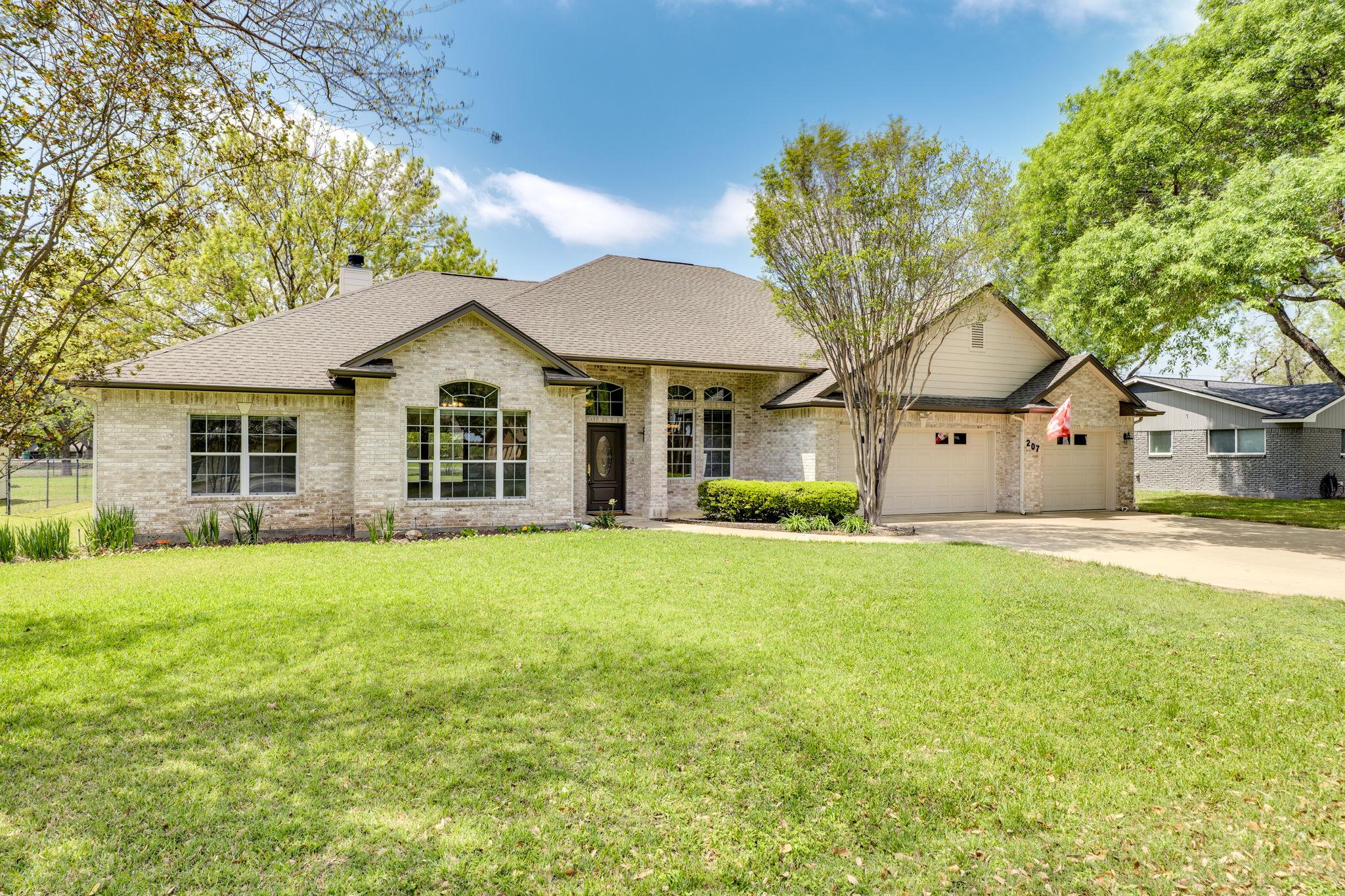 207 Flamingo Cir Property Photo 1