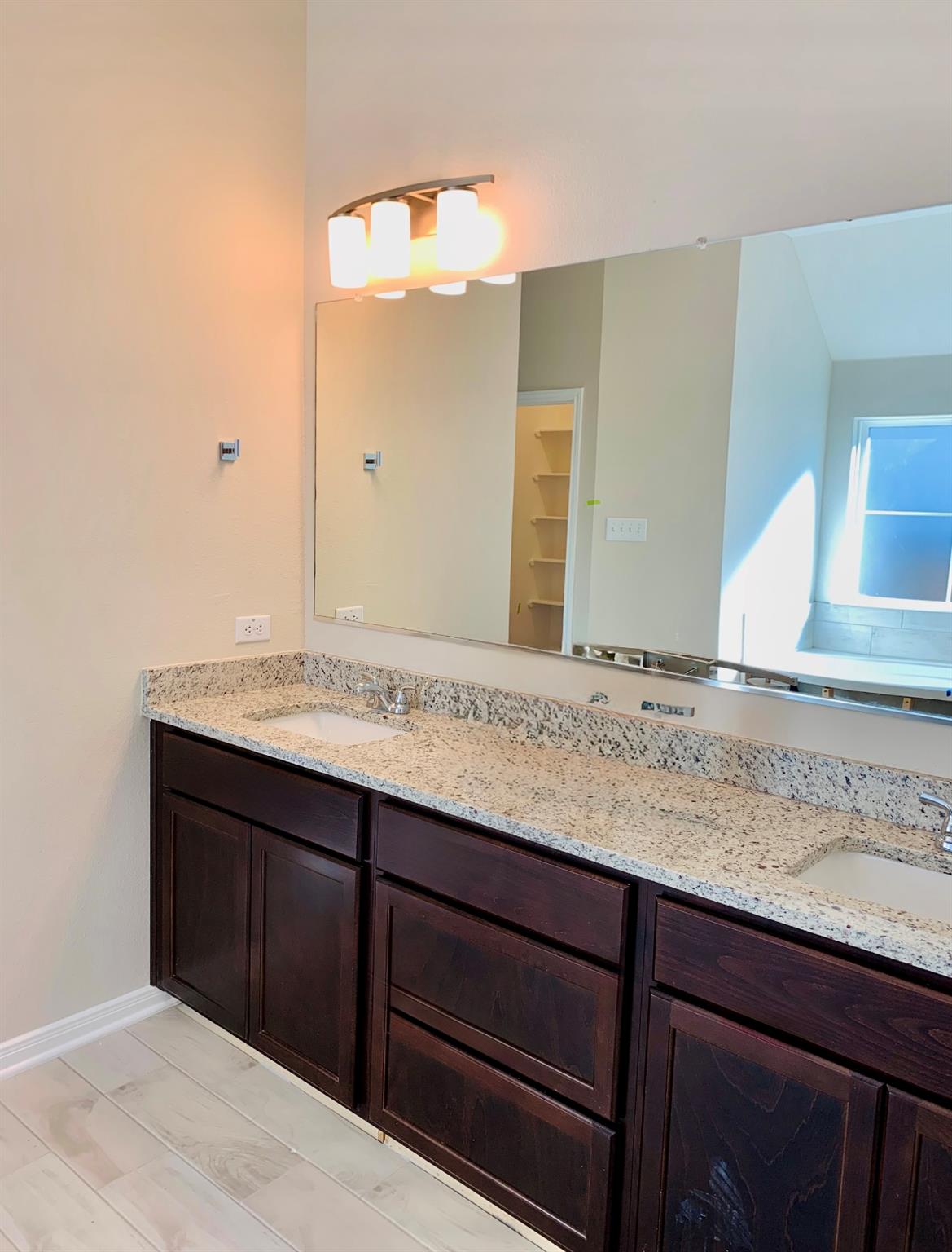 808 Fallbrook Dr Property Photo 10