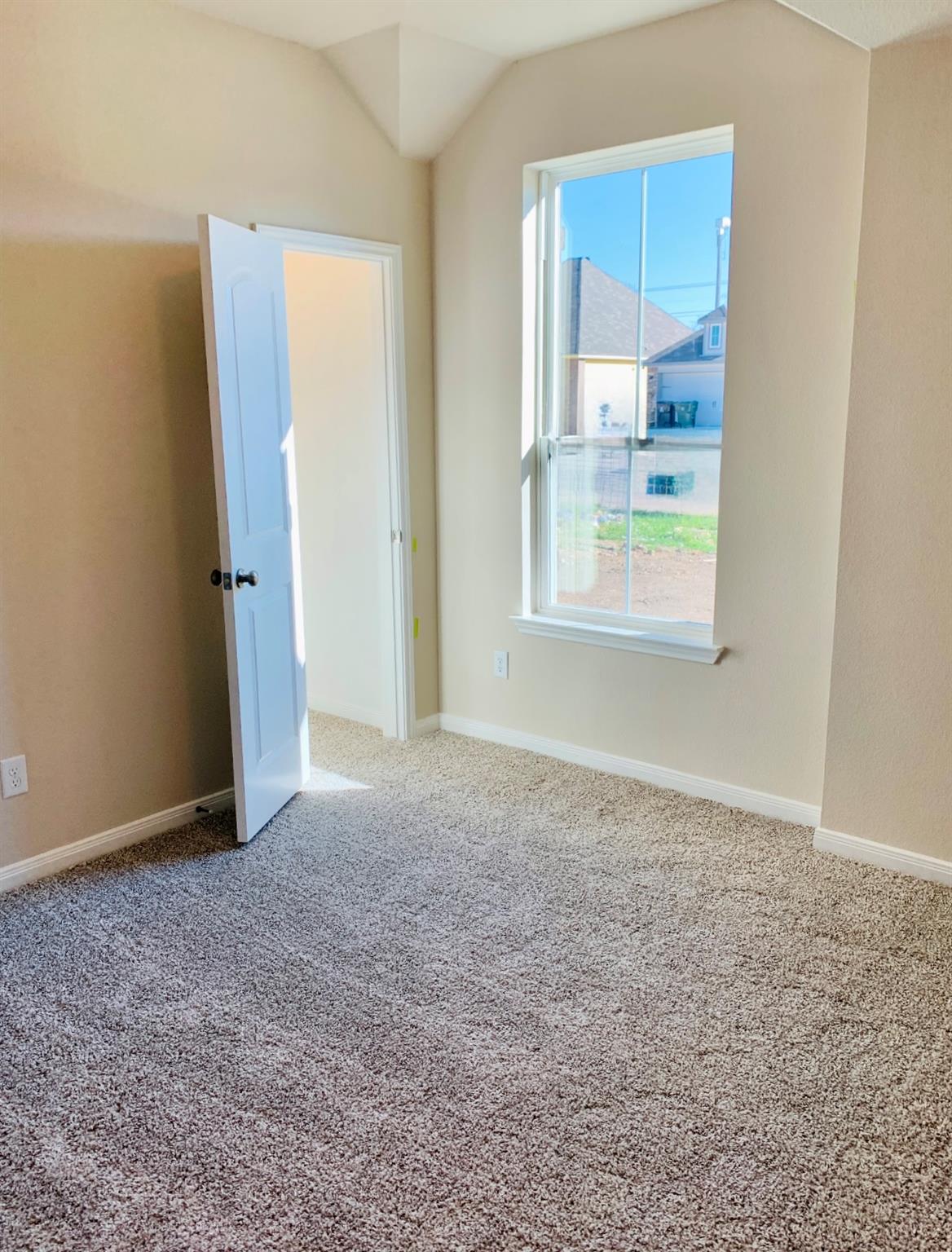 808 Fallbrook Dr Property Photo 11