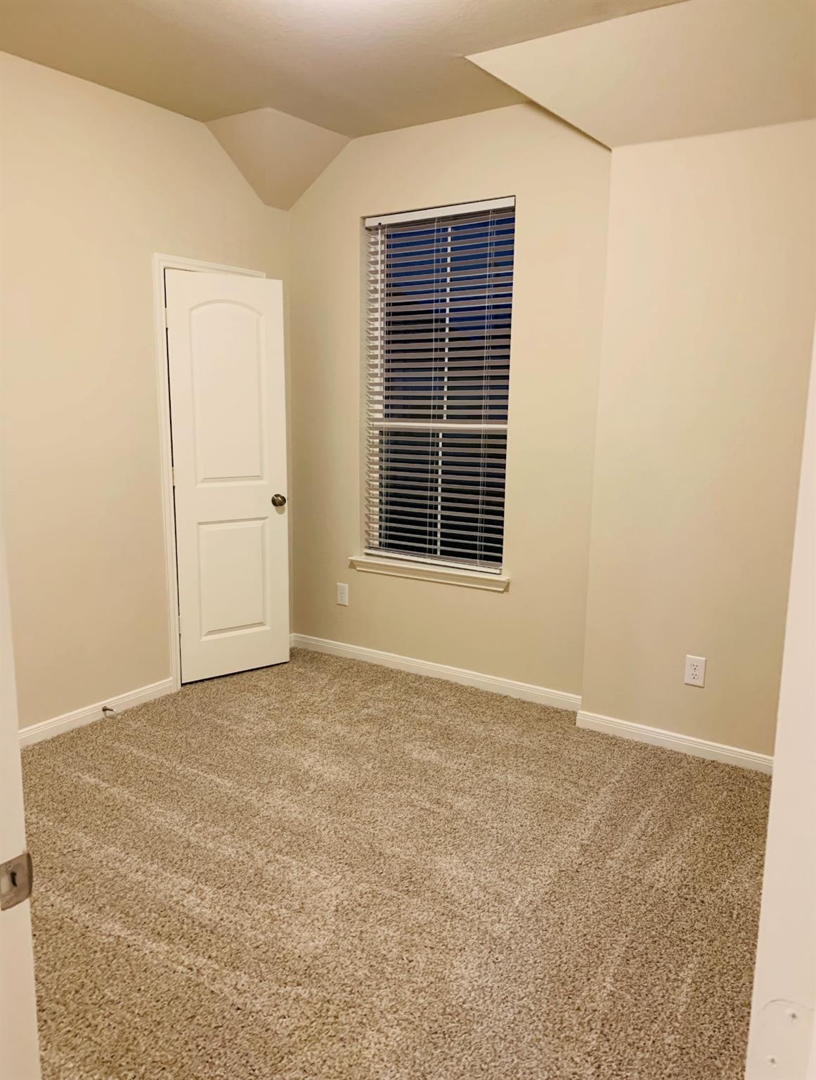 808 Fallbrook Dr Property Photo 22