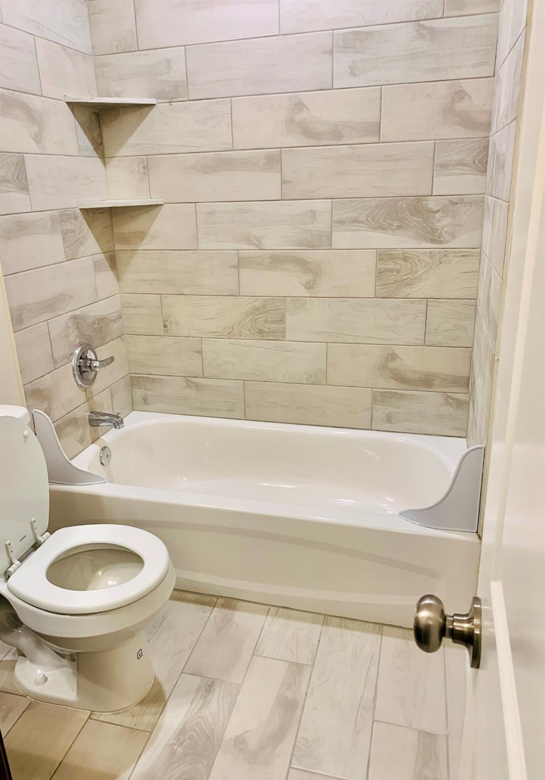 808 Fallbrook Dr Property Photo 24