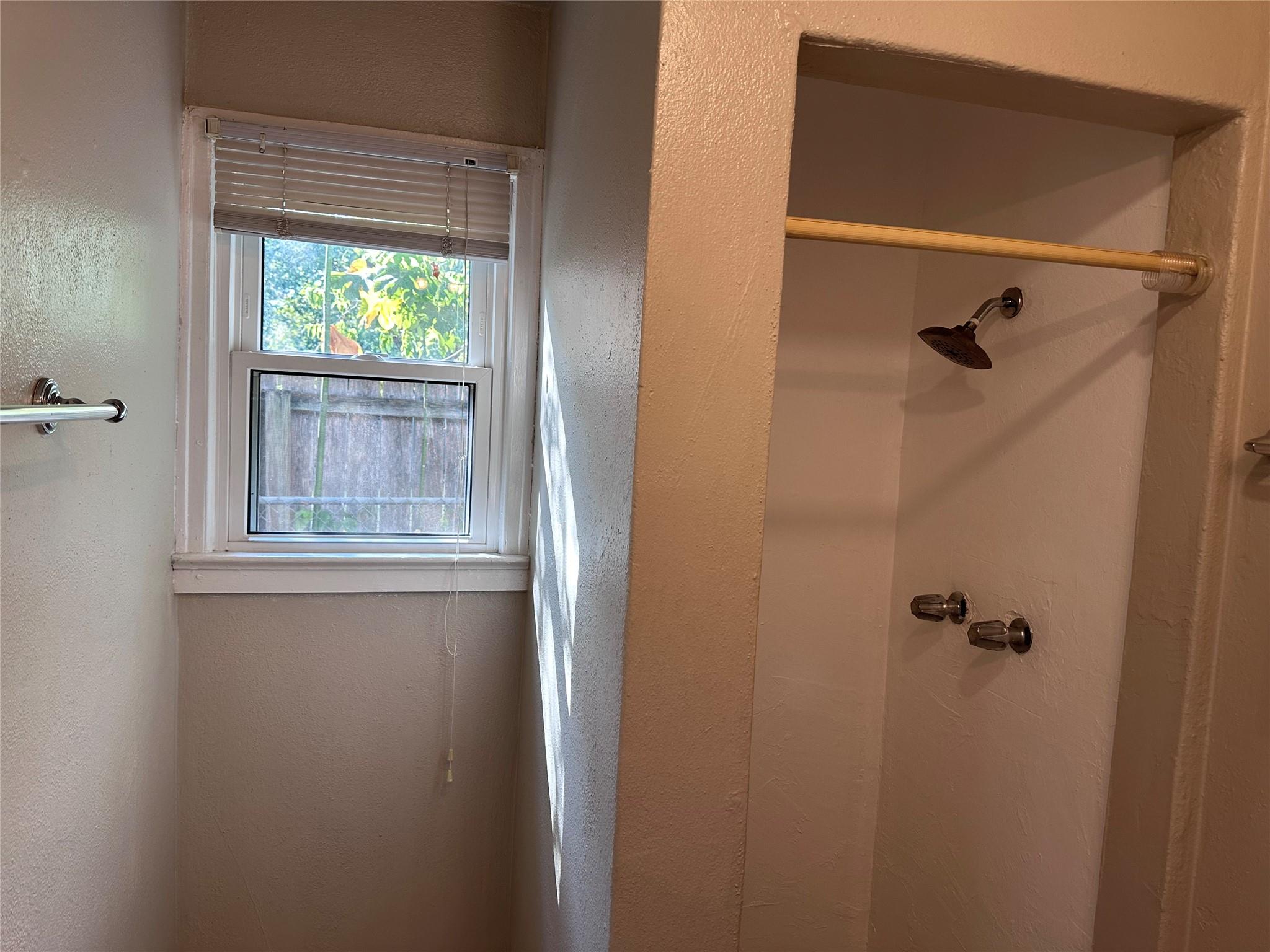 808 E 46th St #b Property Photo 9