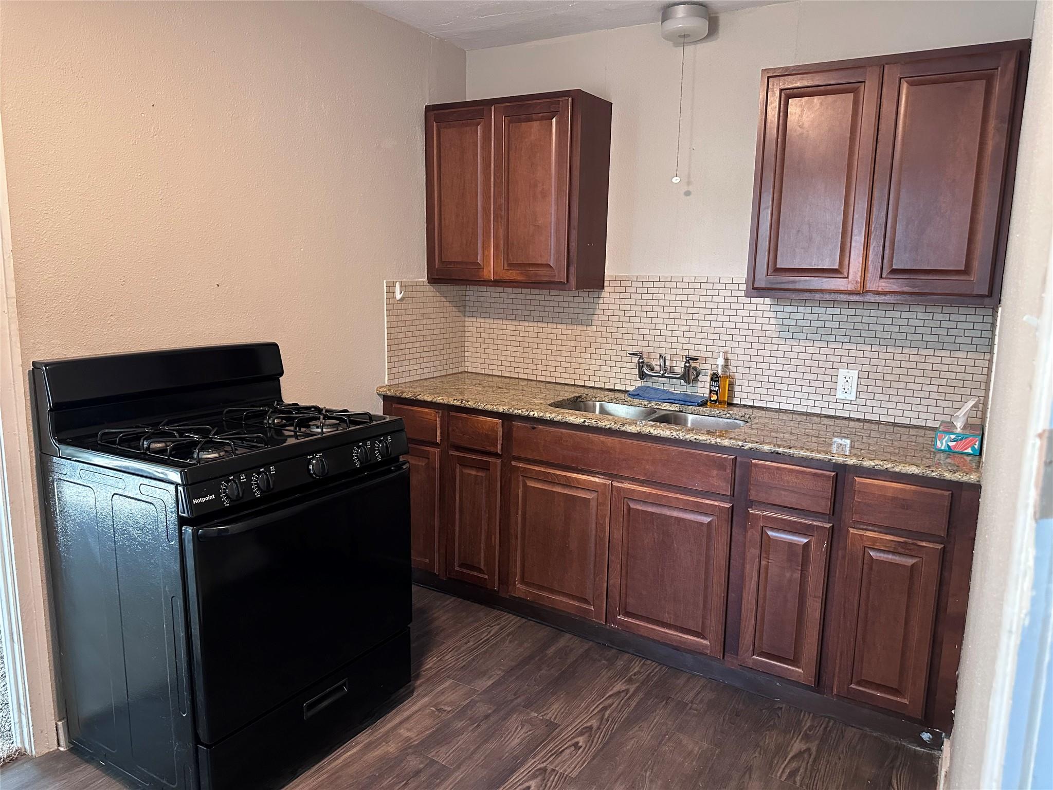 808 E 46th St #b Property Photo 10