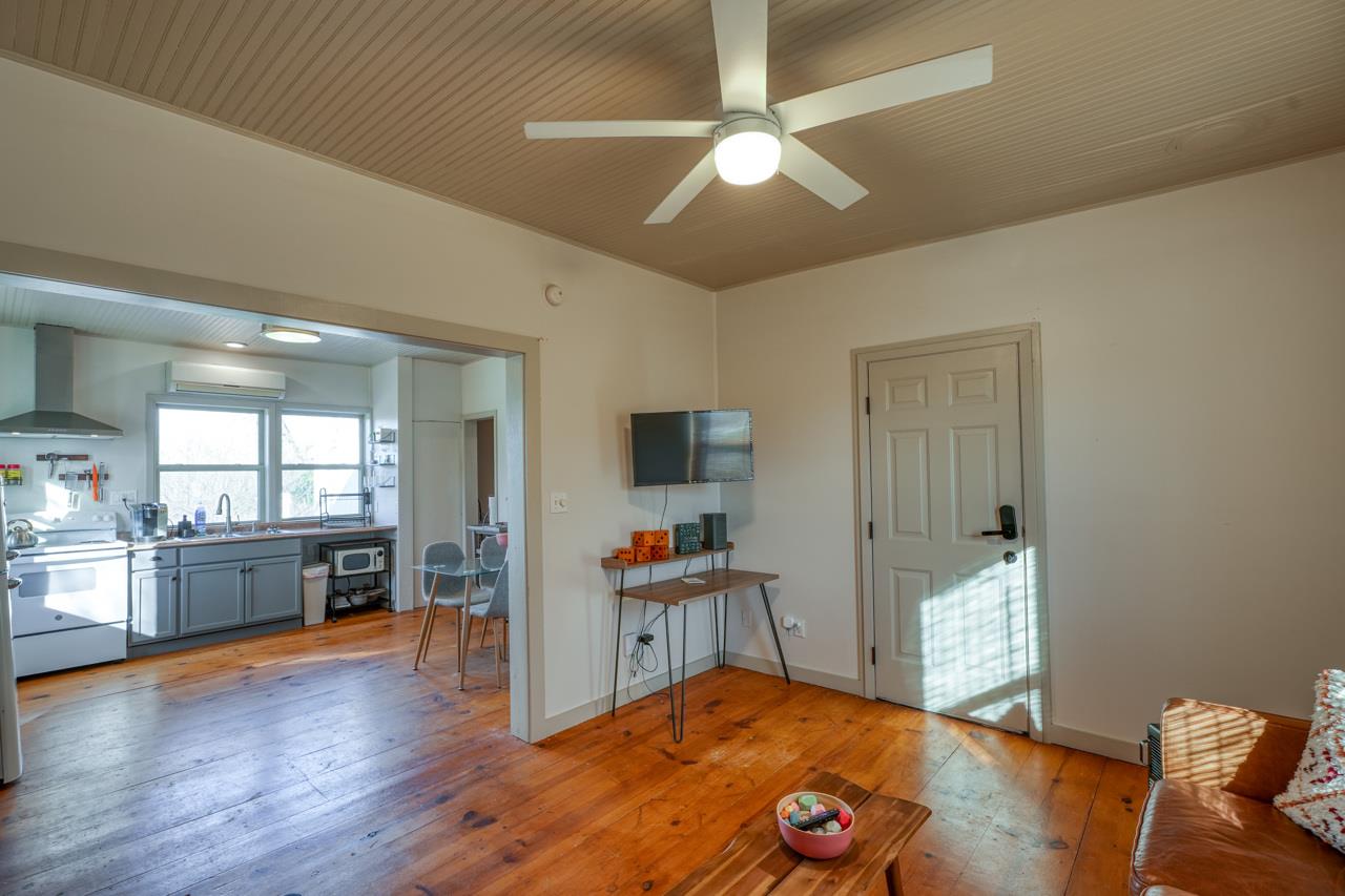 305 W Tarrant St Property Photo 7