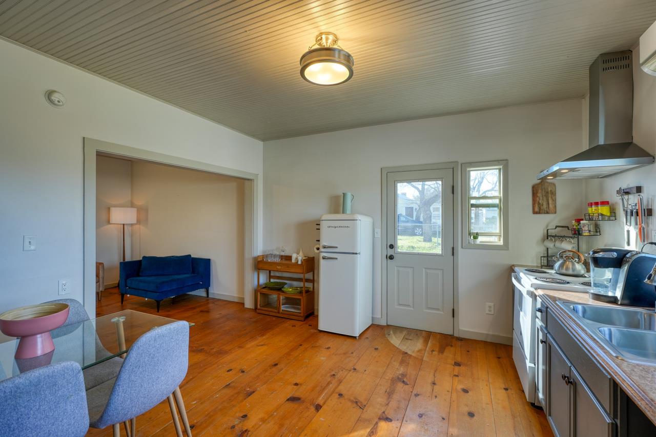 305 W Tarrant St Property Photo 9