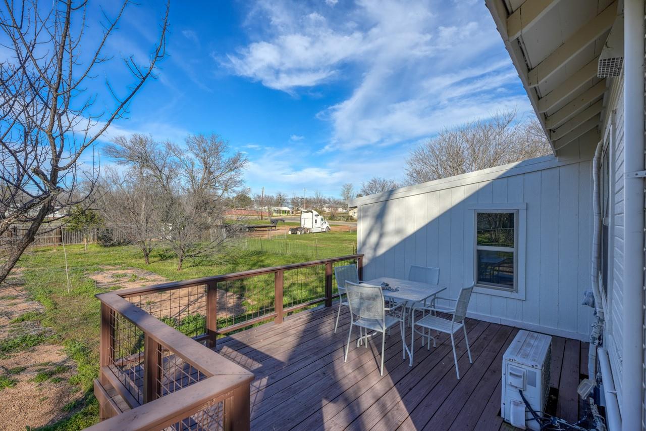 305 W Tarrant St Property Photo 15