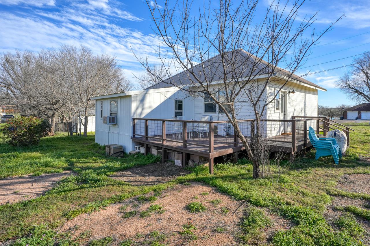 305 W Tarrant St Property Photo 18