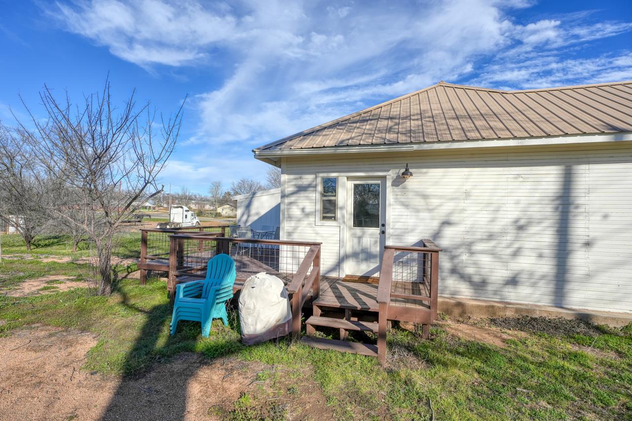 305 W Tarrant St Property Photo 19