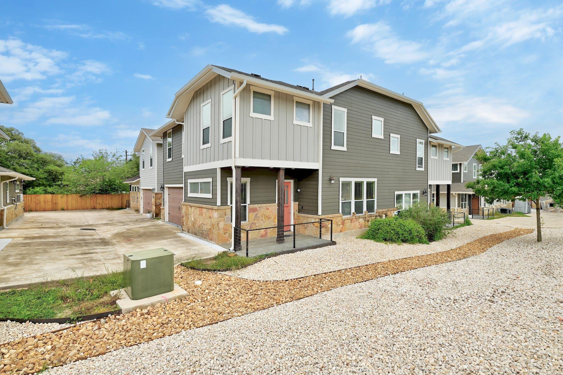 1704 Cedar Bend Dr #5b Property Photo 1