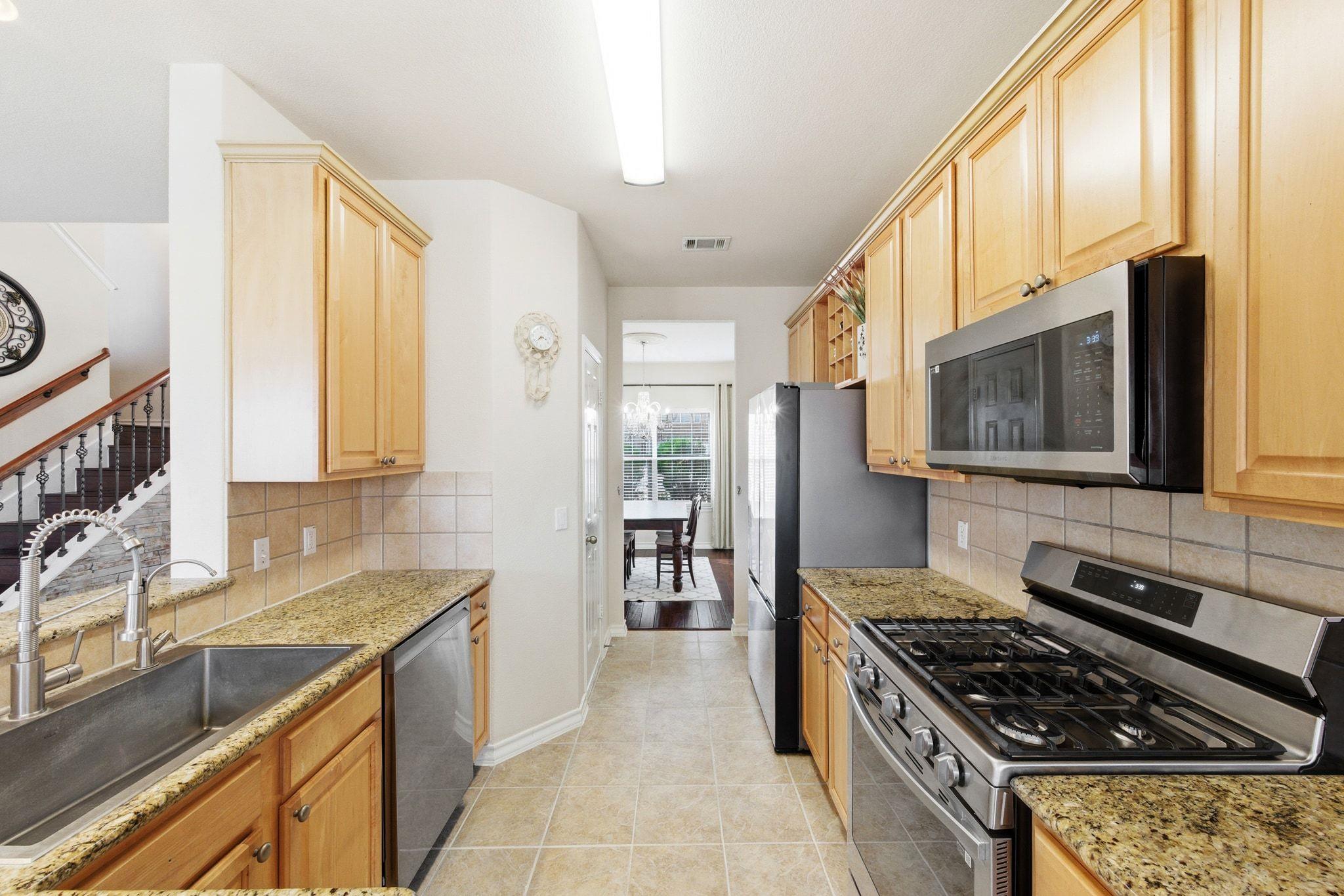 21205 Penny Royal Dr Property Photo 6