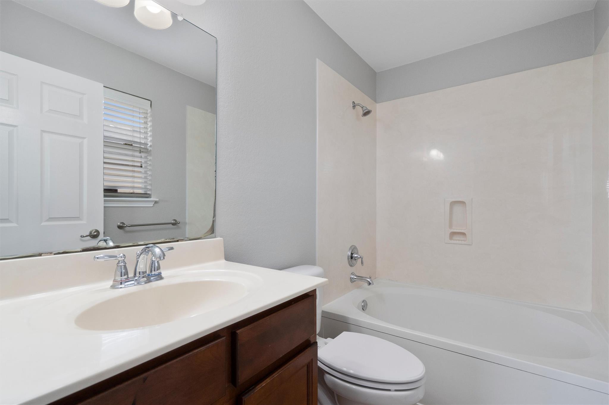 9009 Southwick Dr Property Photo 16