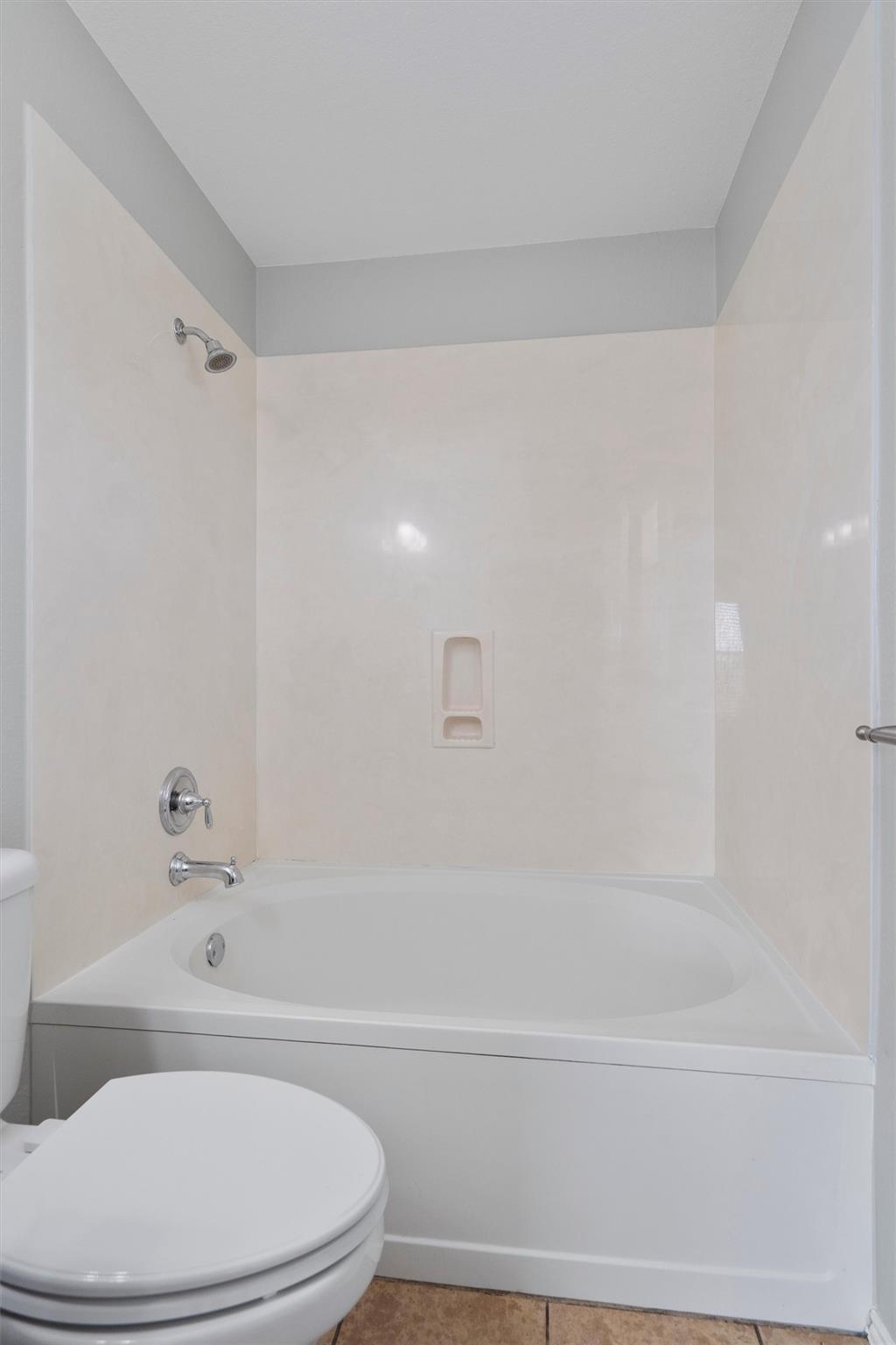 9009 Southwick Dr Property Photo 17