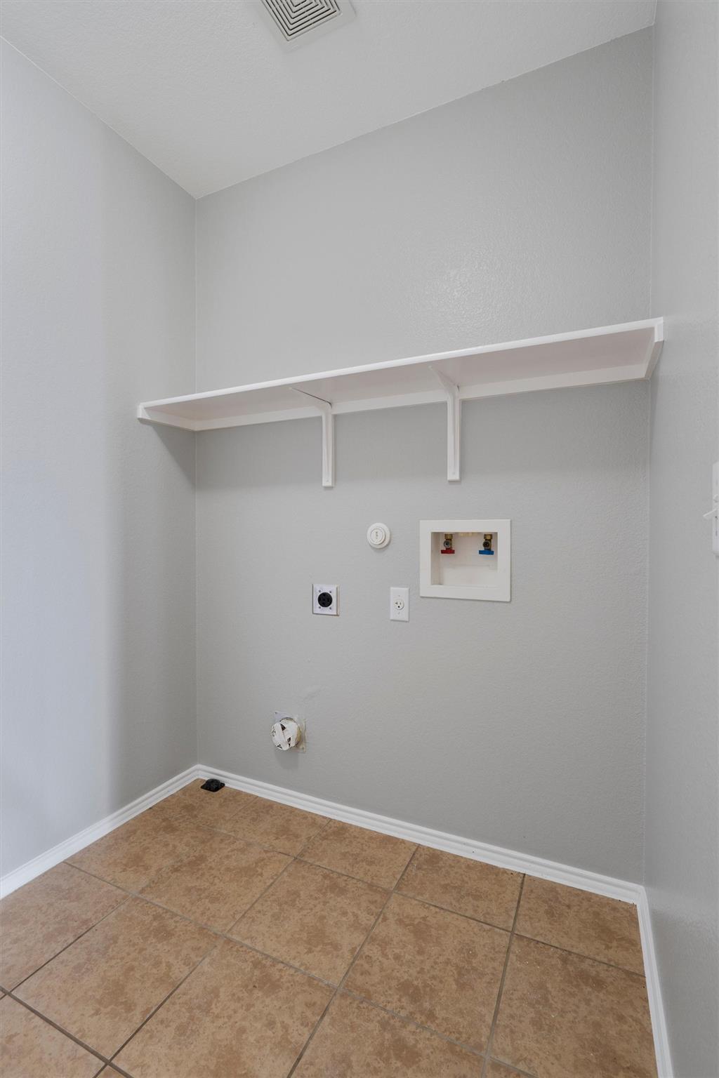 9009 Southwick Dr Property Photo 24