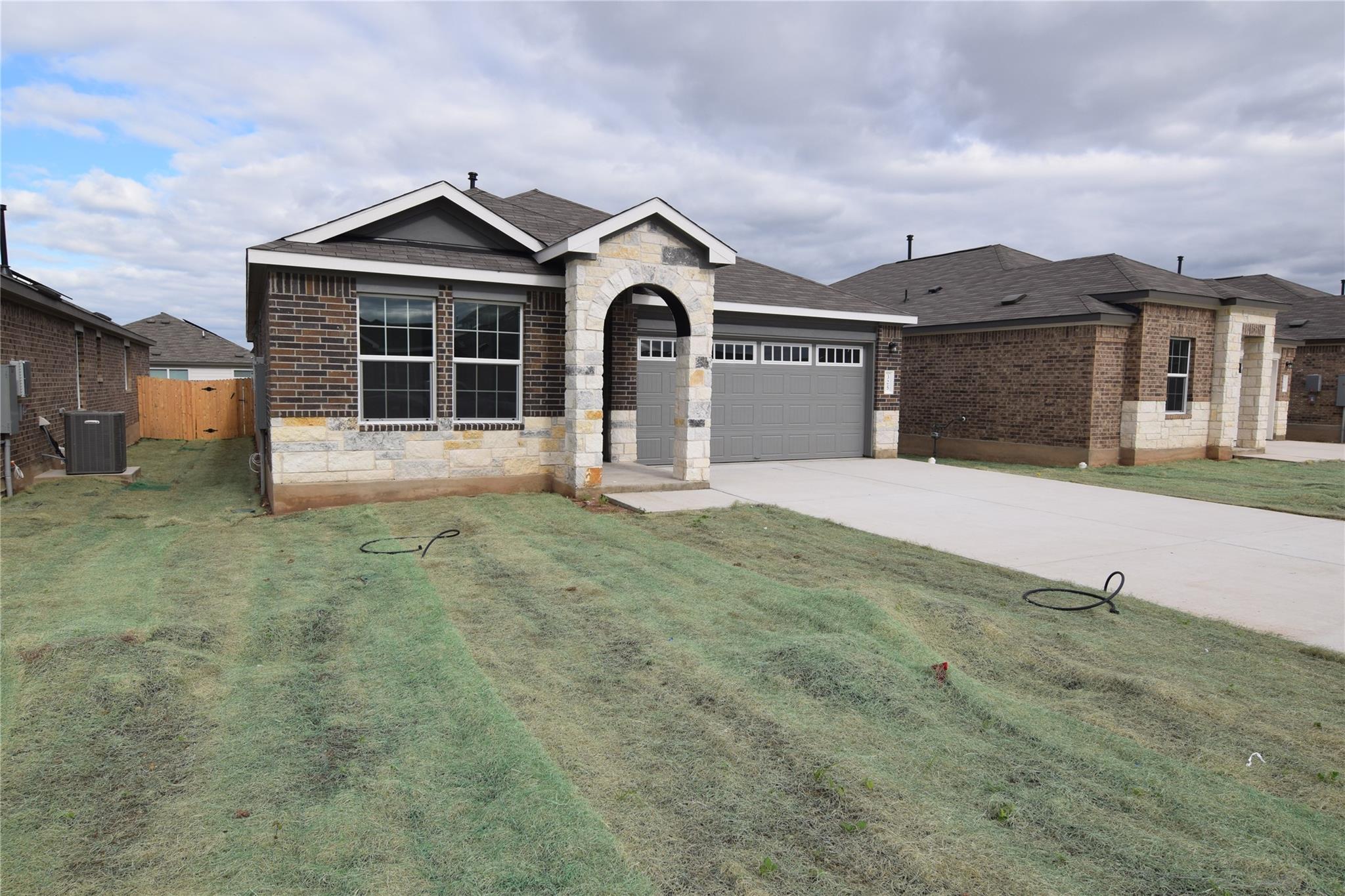 325 Sonterra Dr Property Photo 1