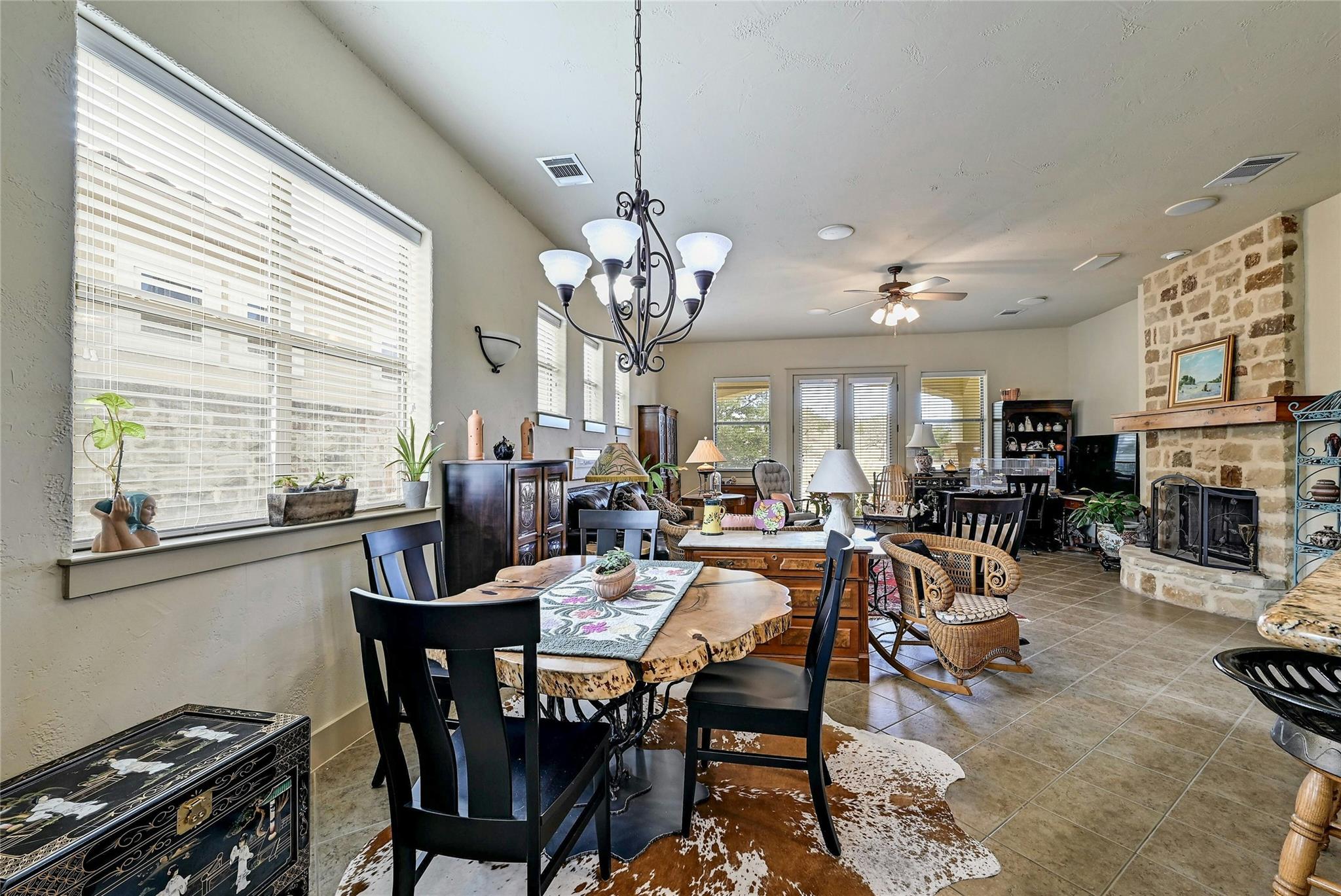 102 Maravilla Way Property Photo 5