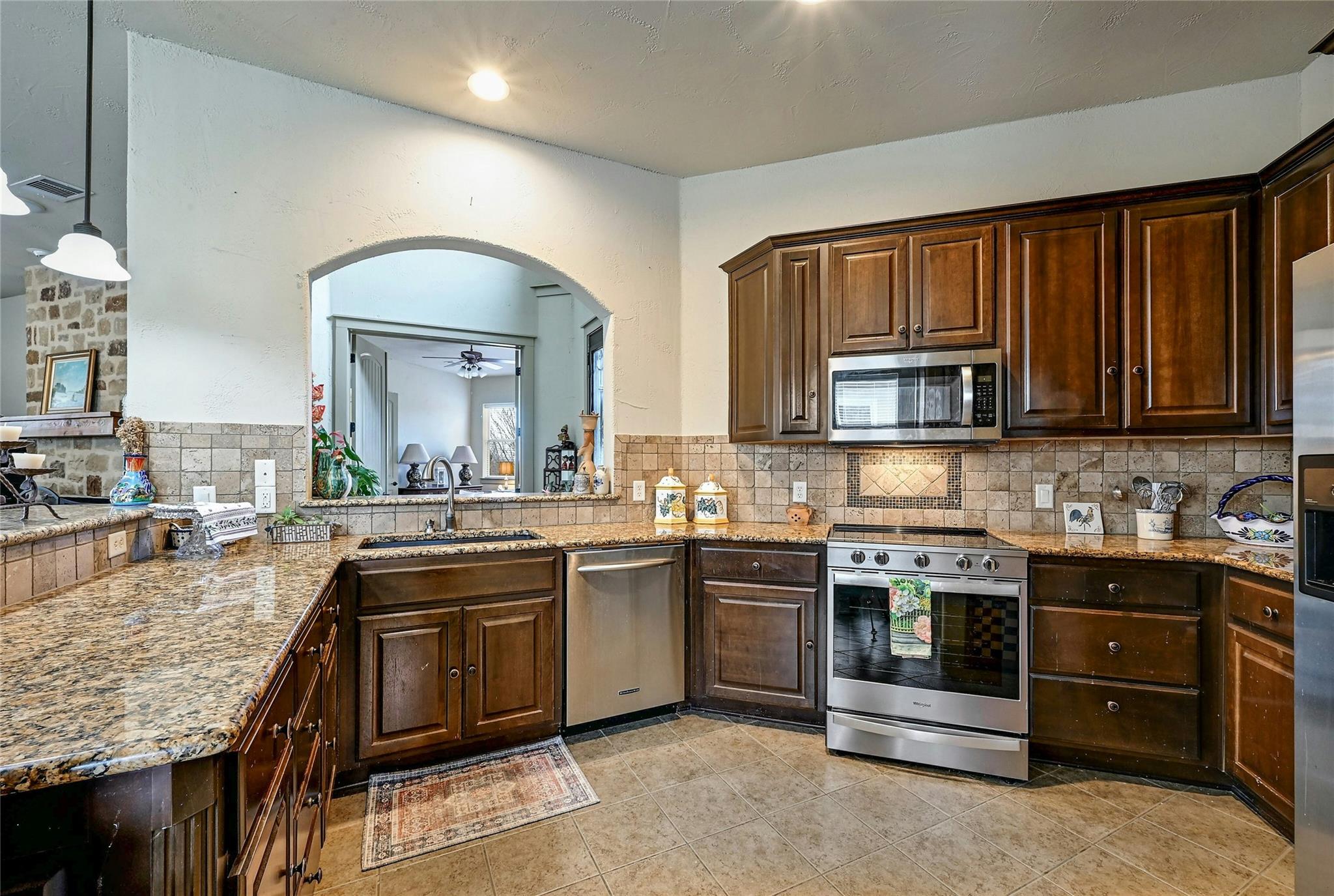 102 Maravilla Way Property Photo 8