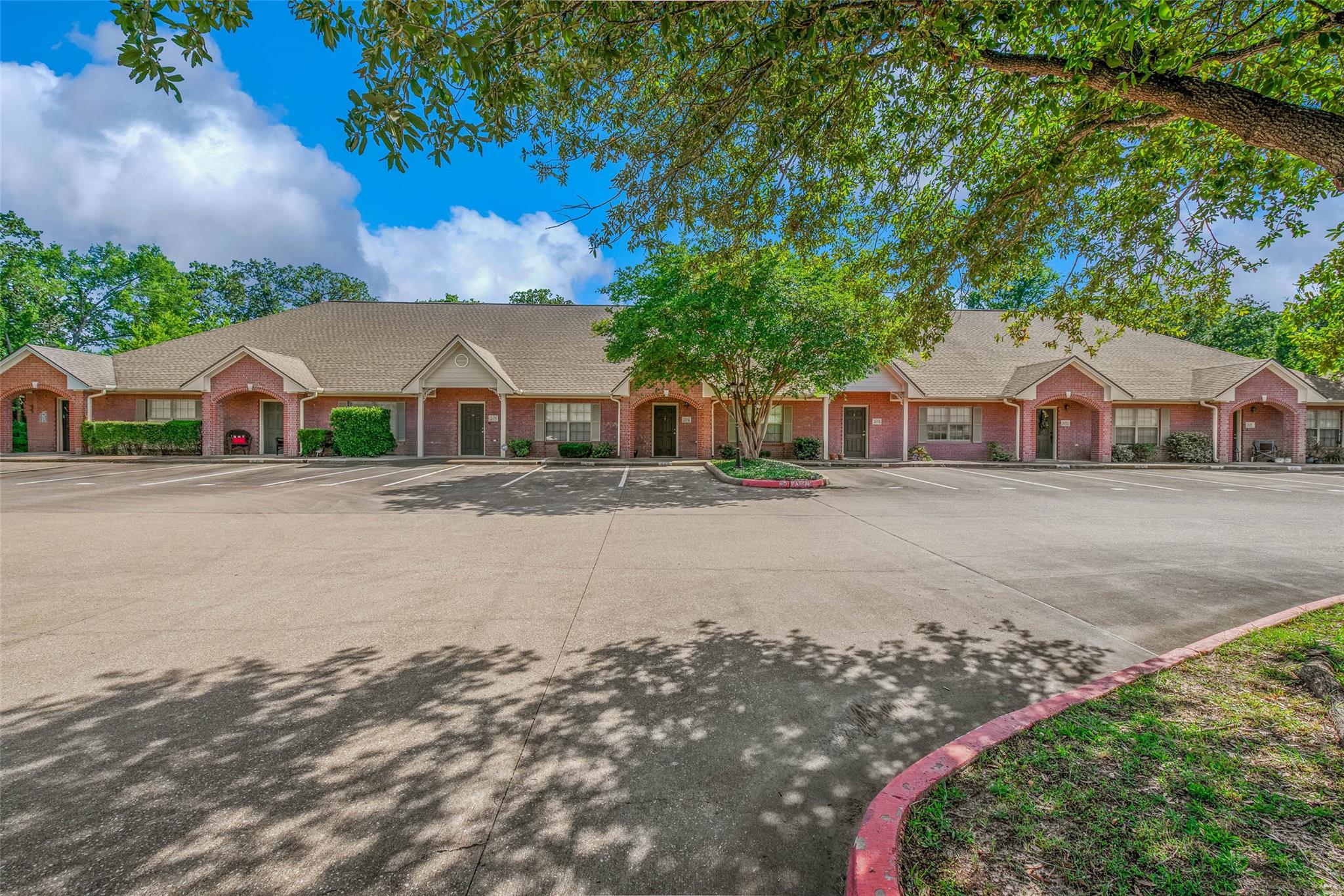 1702 Deacon Dr #206 Property Photo 1